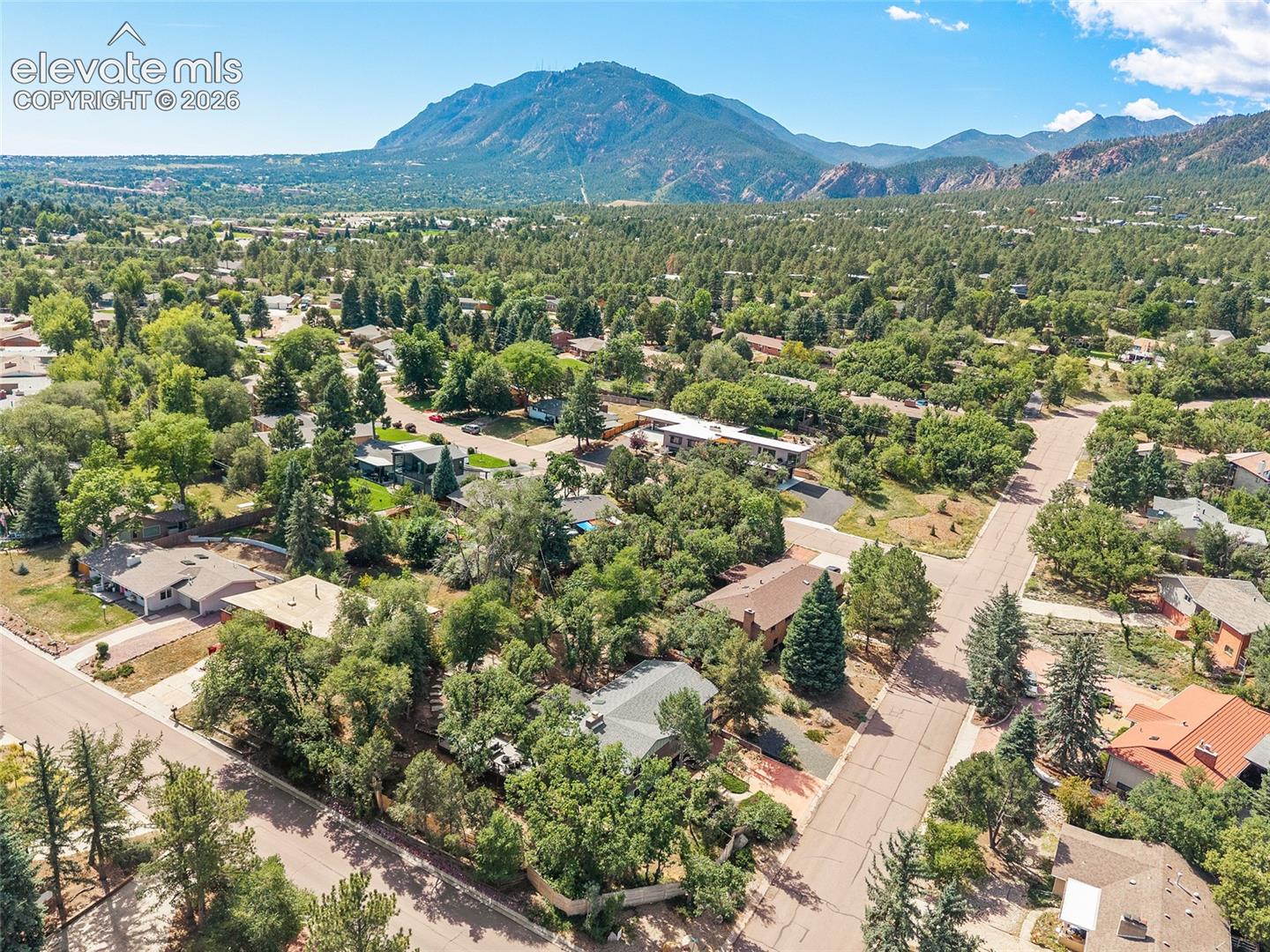 2201 Hercules Drive, photo 39
