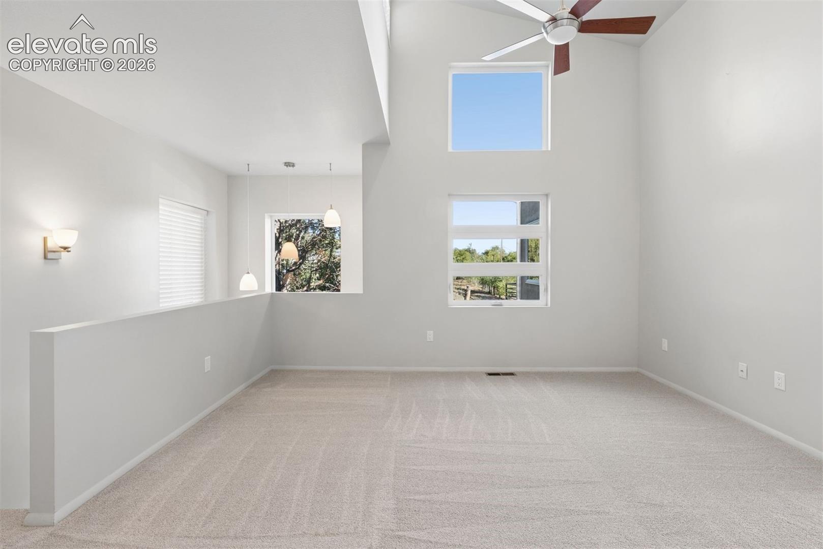 Listing photo 26 for 815 W Jefferson Street