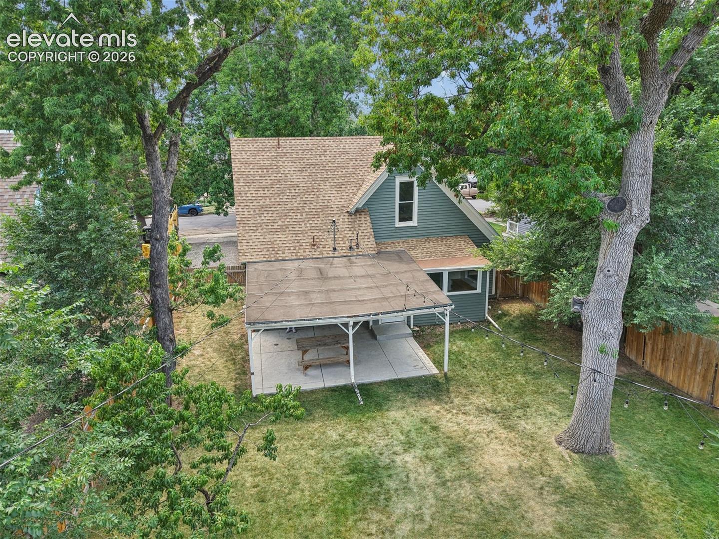 Listing photo 32 for 1812 W Pikes Peak Avenue