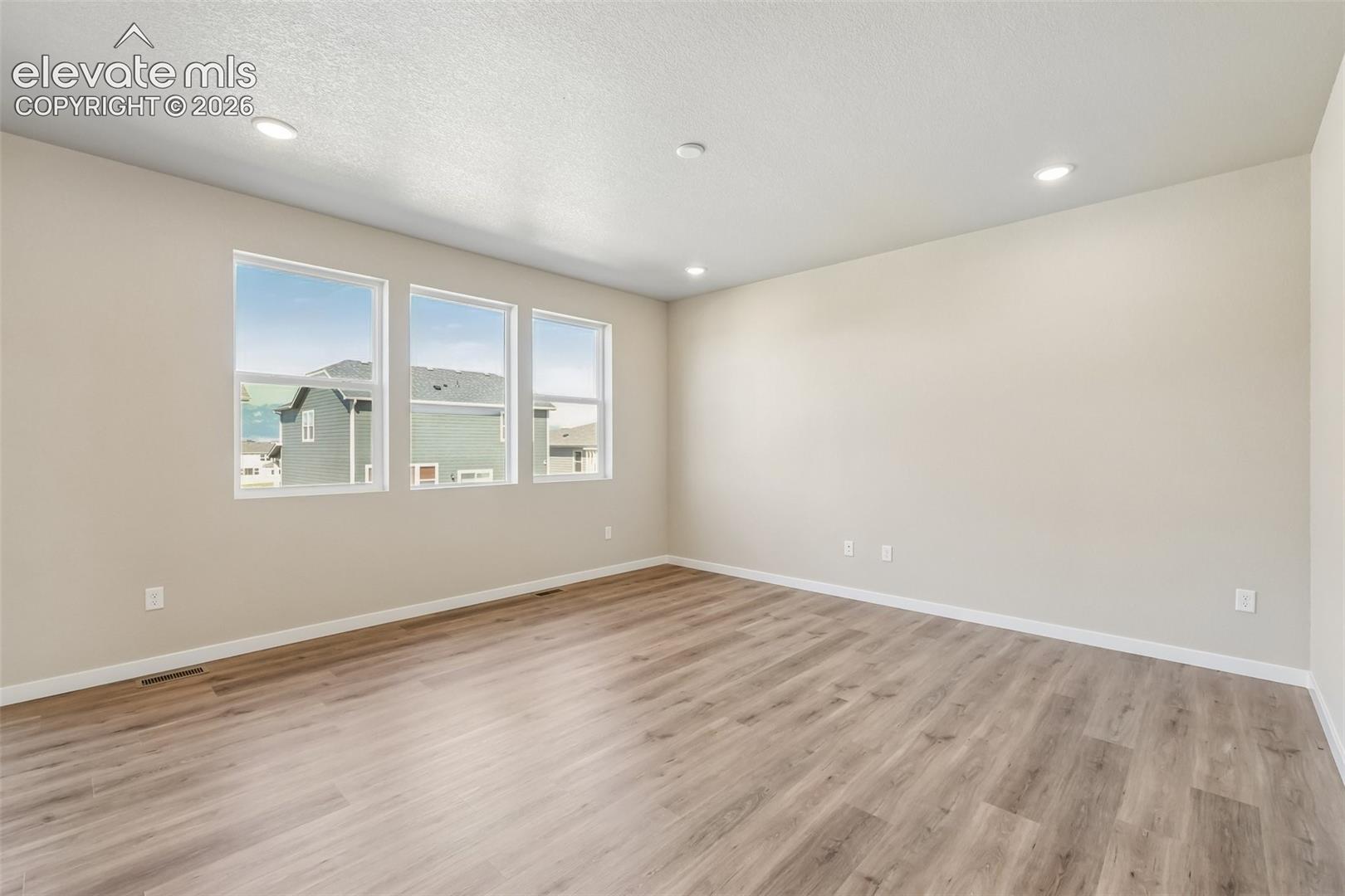 Listing photo 9 for 9696 Blaurock Drive