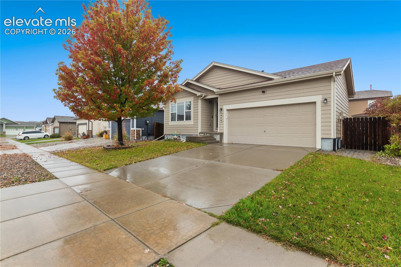 Listing photo 2 for 6848 Shimmering Leaf Drive