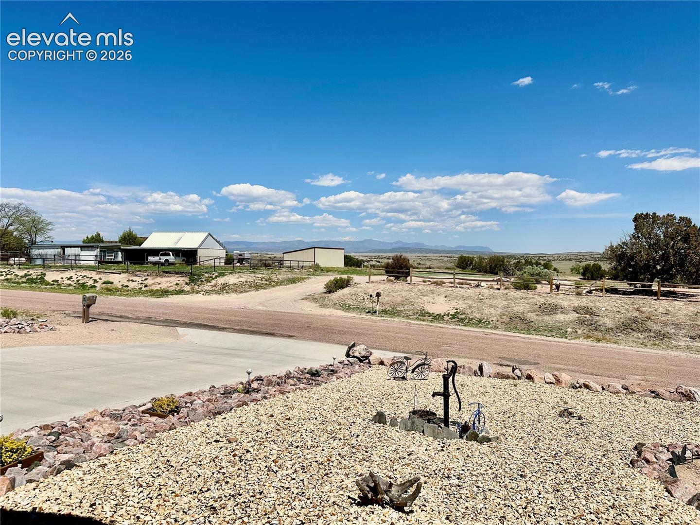 Listing photo 6 for 2064 W Hesperus Drive