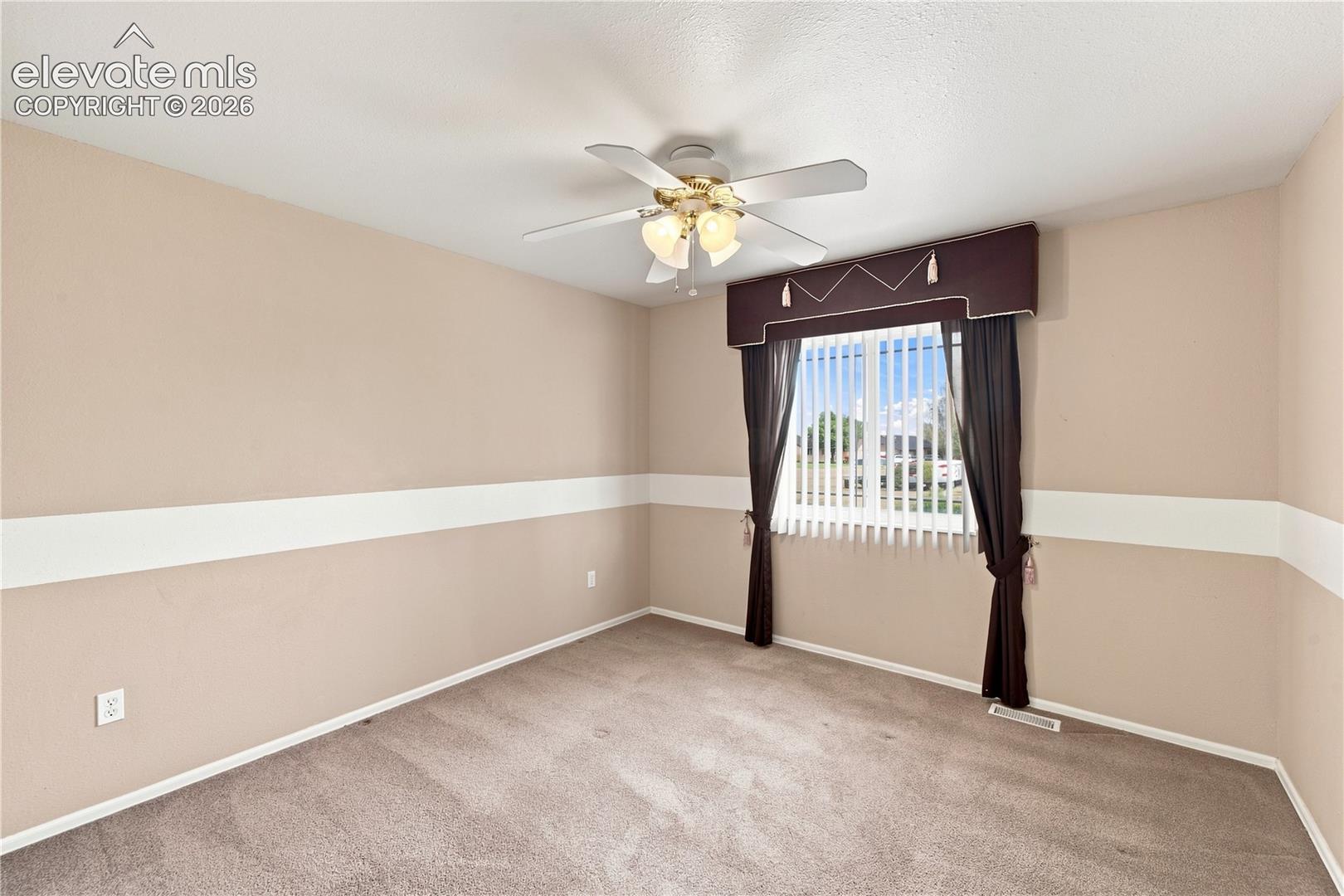 Listing photo 19 for 635 E Inca Court