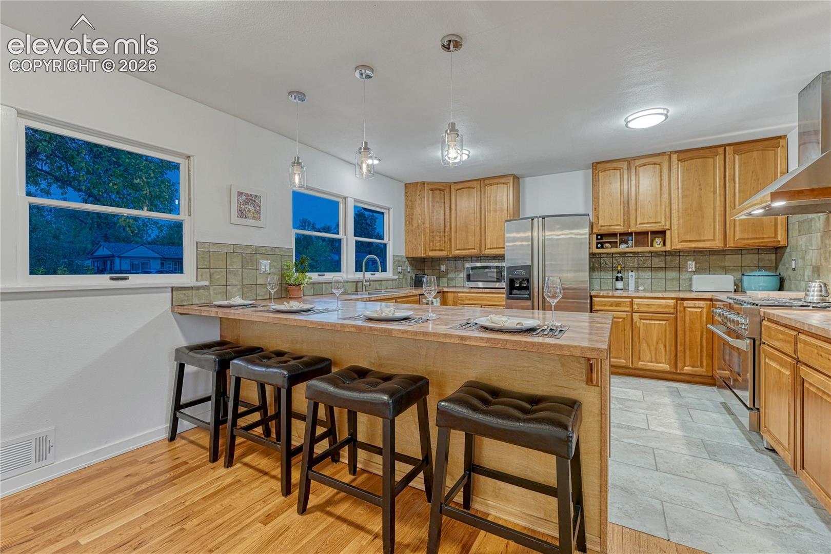 Listing photo 9 for 1221 E Madison Street
