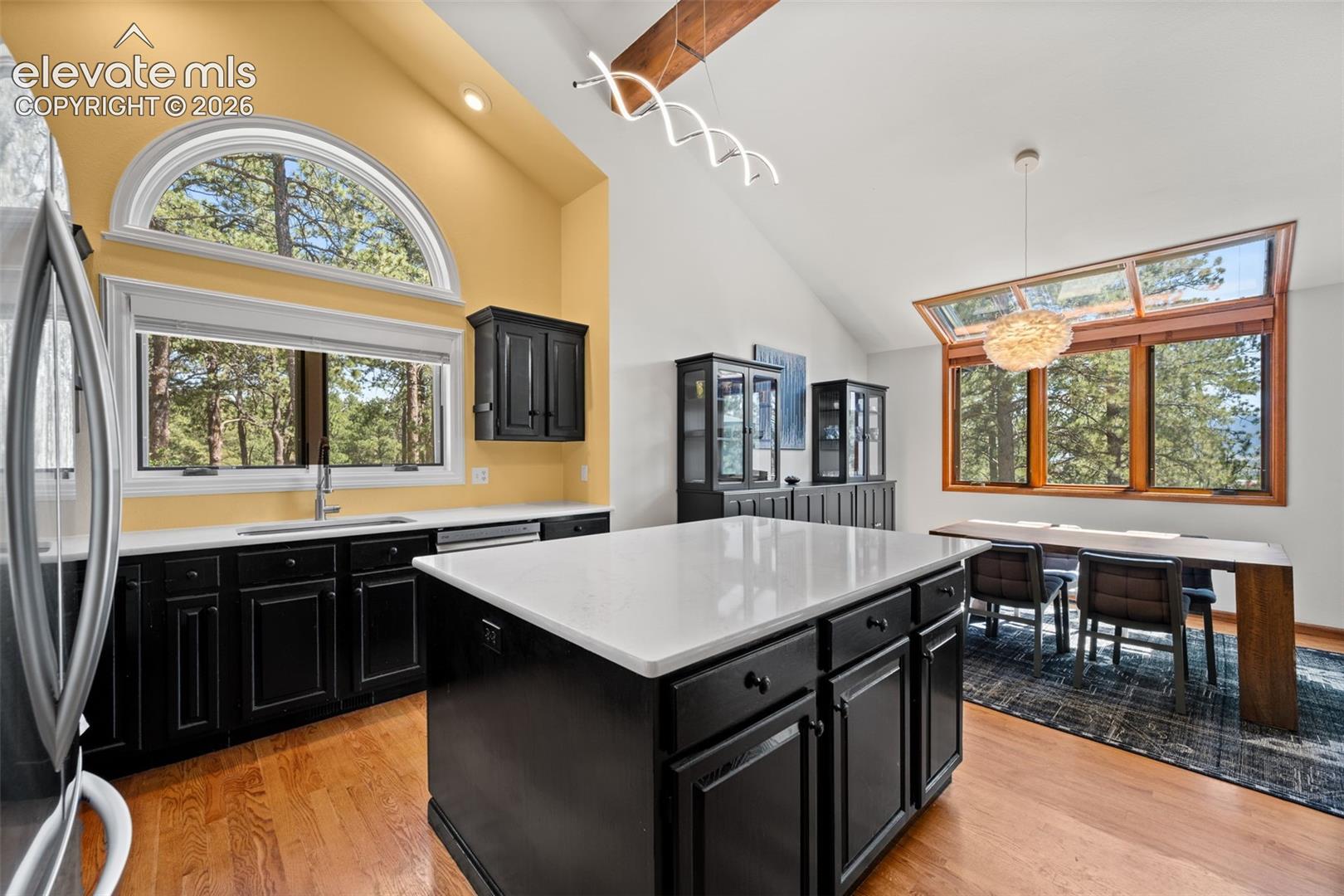 Listing photo 14 for 1675 Oakwood Drive
