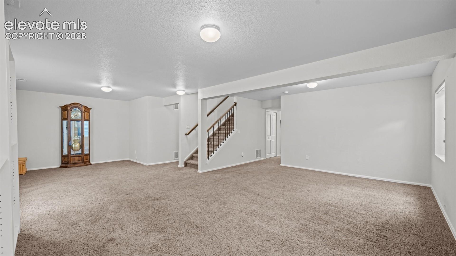 Listing photo 24 for 8068 Hollygrape Lane