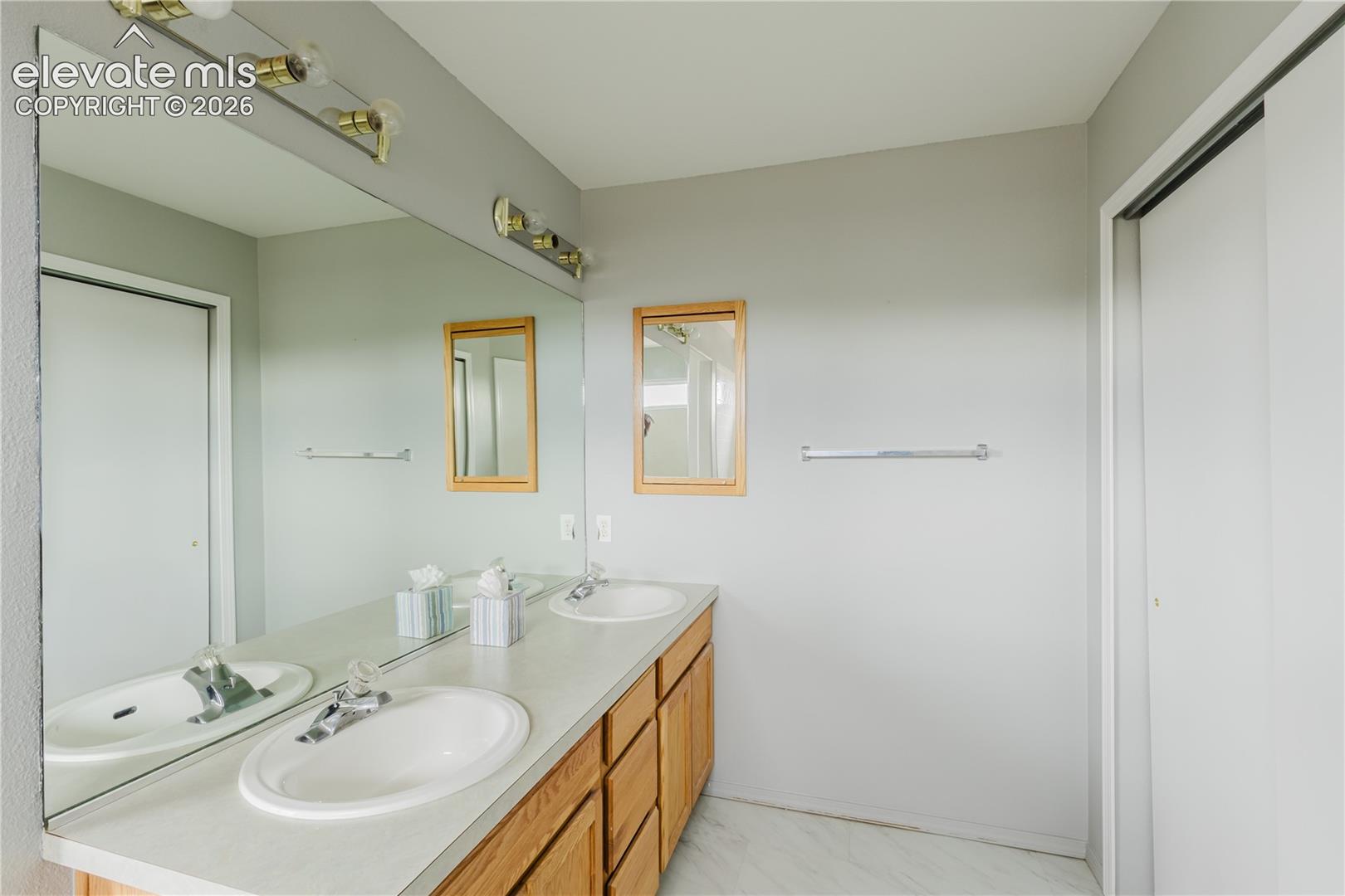 Listing photo 17 for 8156 Oliver Road