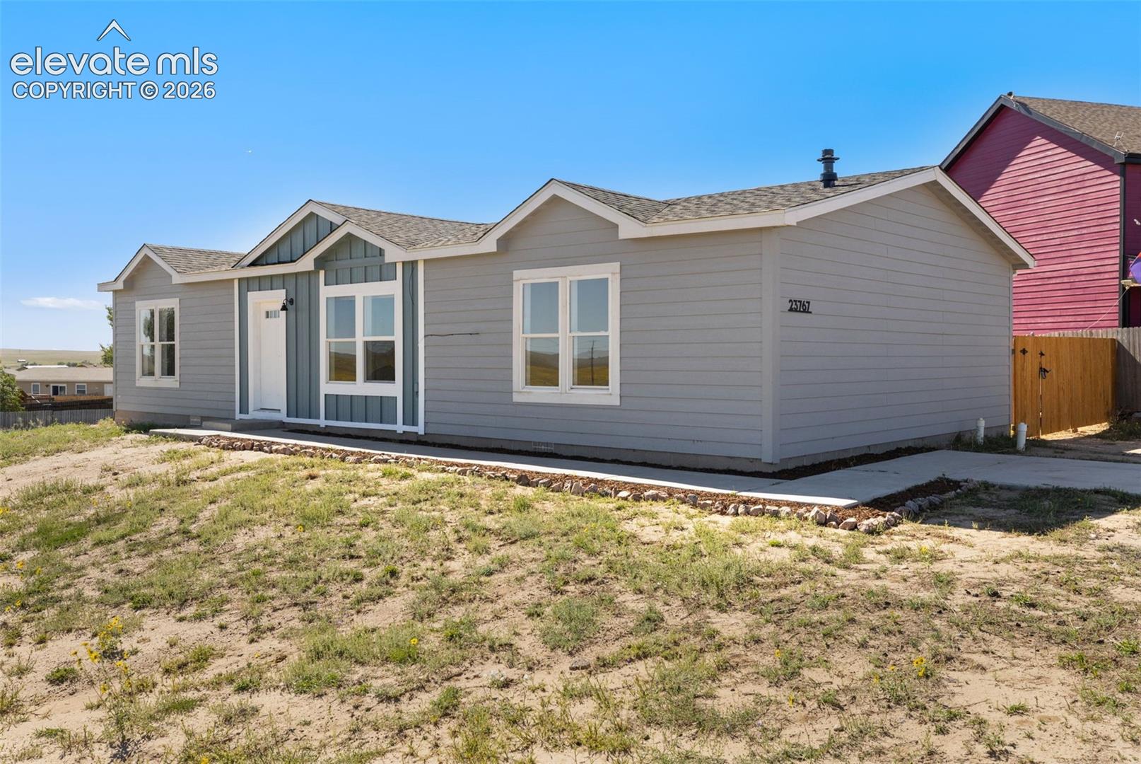 Listing photo 2 for 23767 Redtail Drive