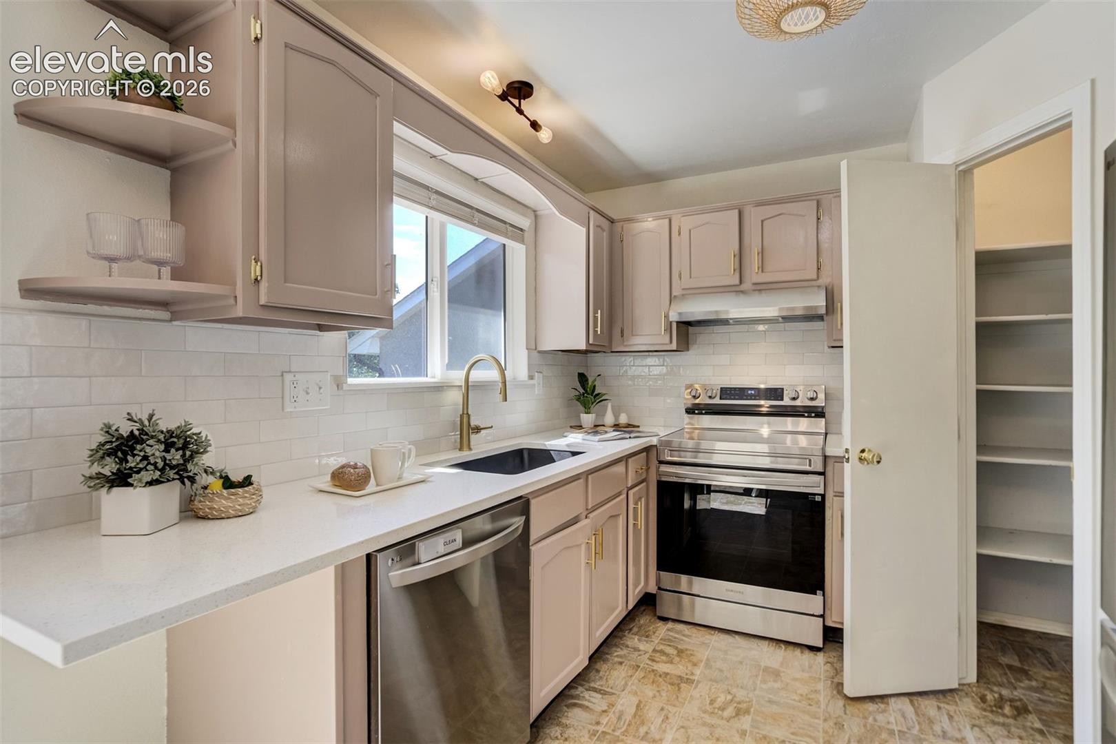 8295 Candon Drive, photo 11
