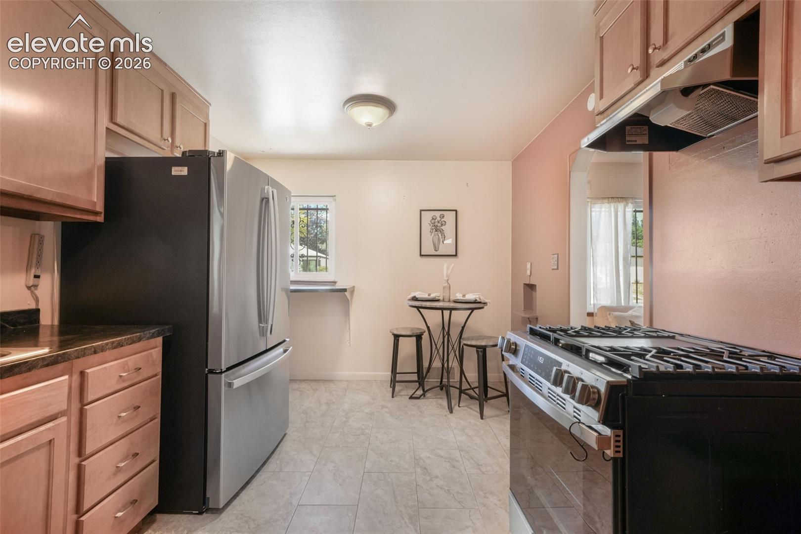Listing photo 15 for 920 S Canosa Court