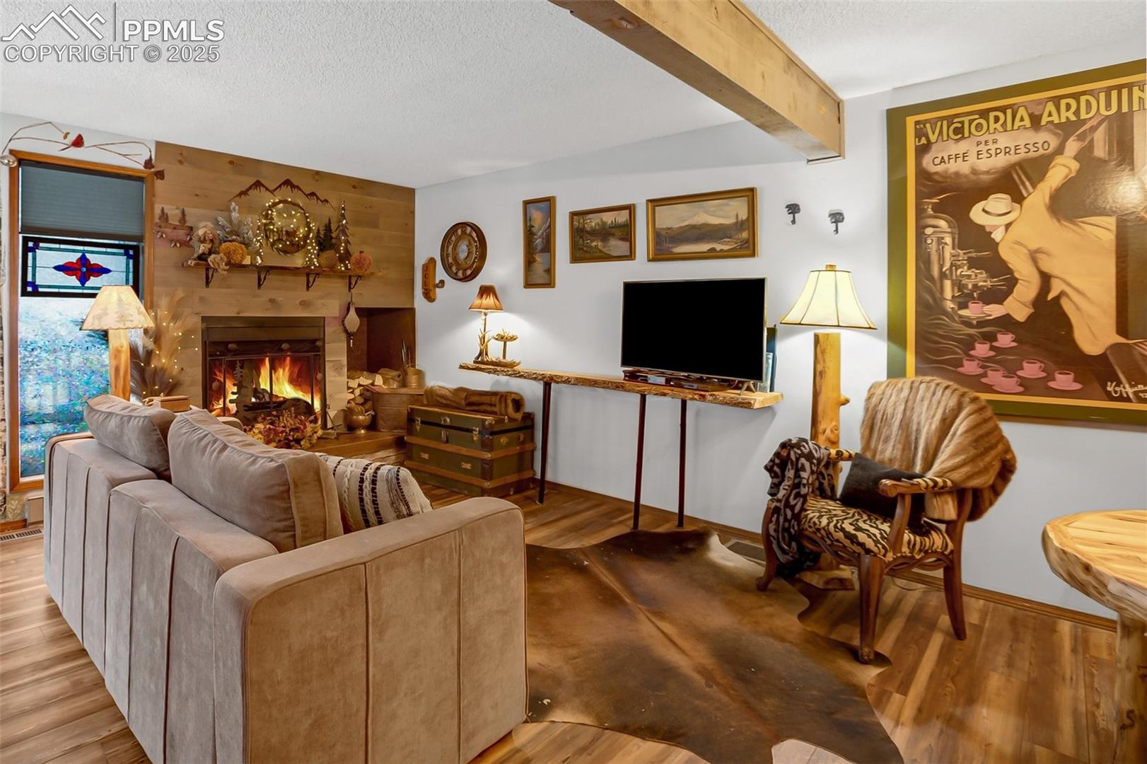 Listing photo 6 for 560 Manor Court A