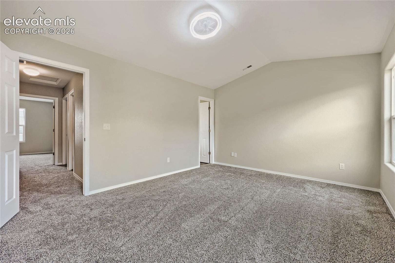 Listing photo 14 for 10505 Wells Point