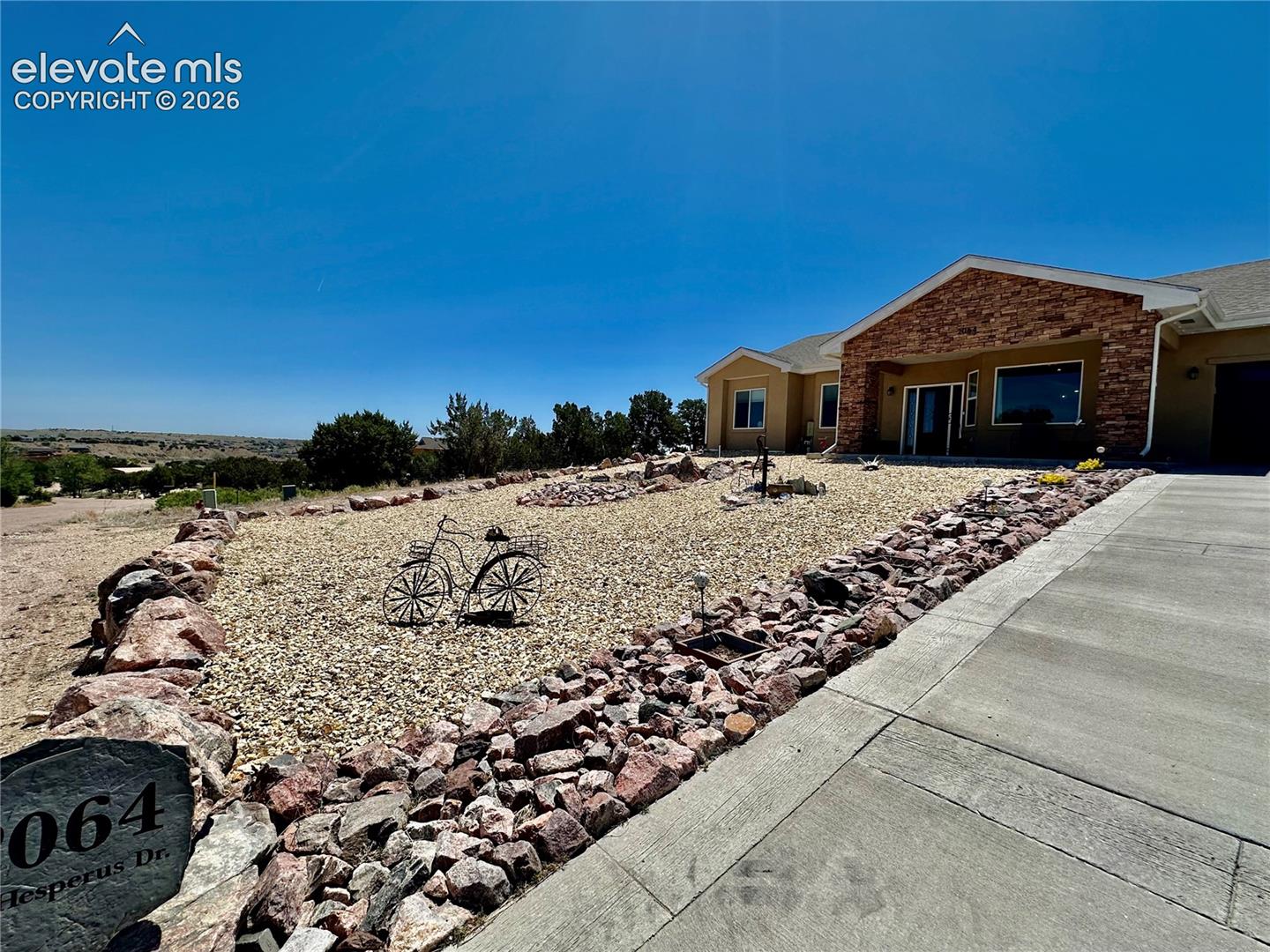 Listing photo 4 for 2064 W Hesperus Drive