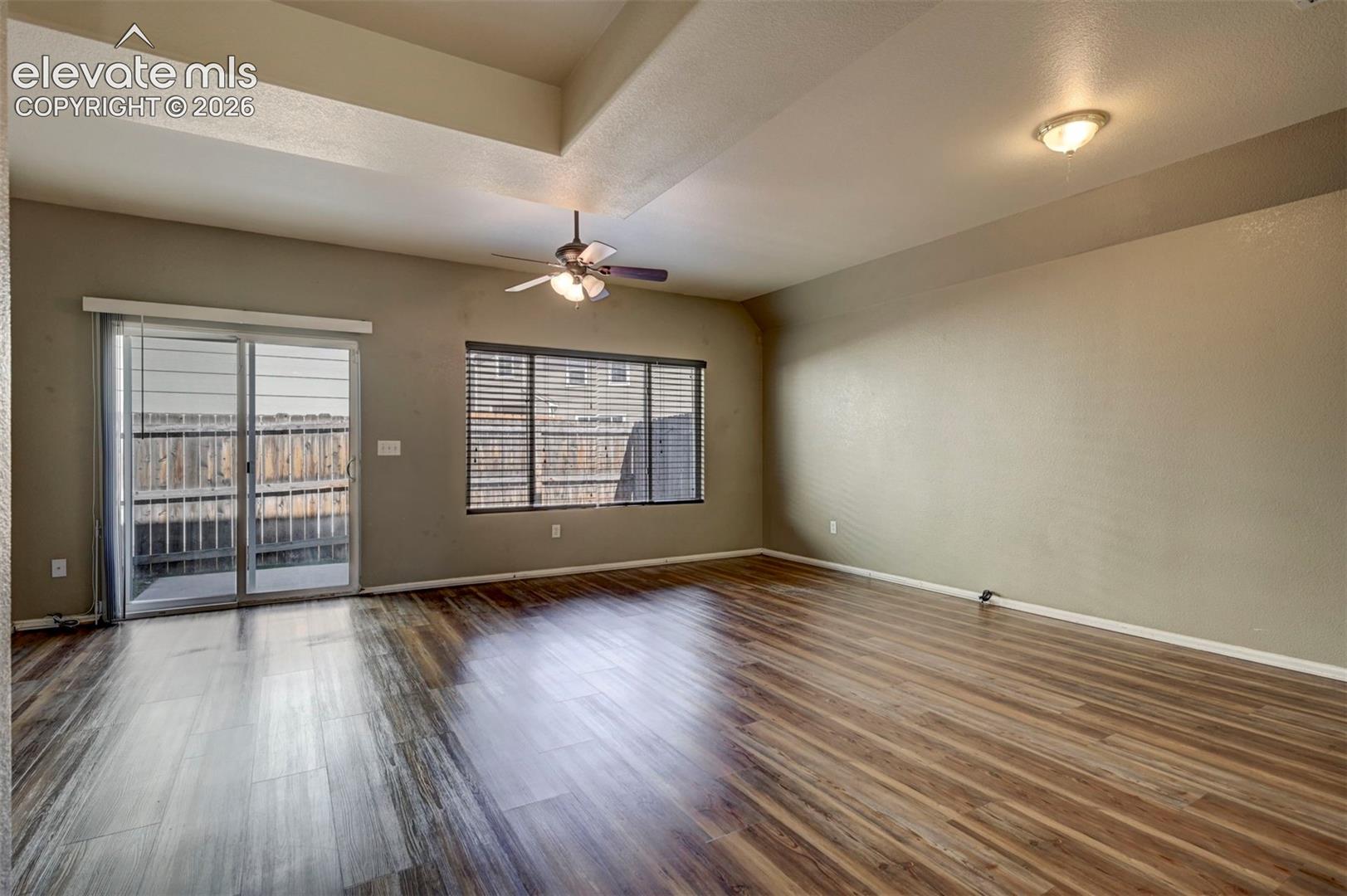 Listing photo 4 for 863 Red Thistle View