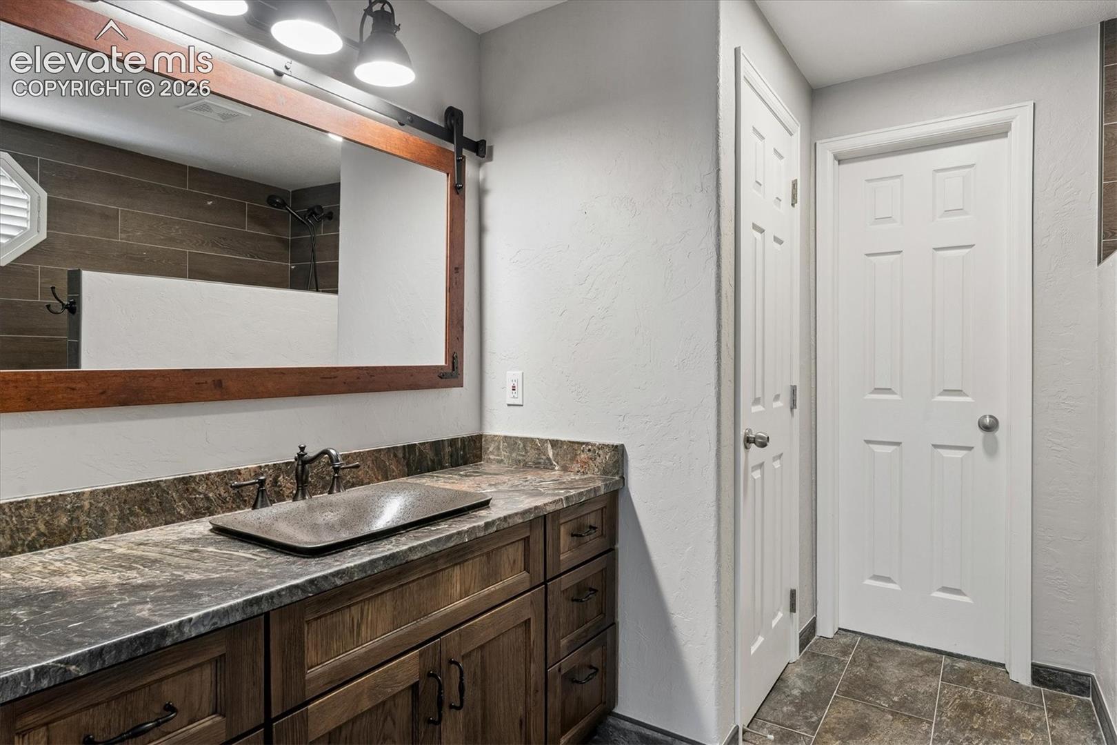 Listing photo 13 for 7765 Midnight Road