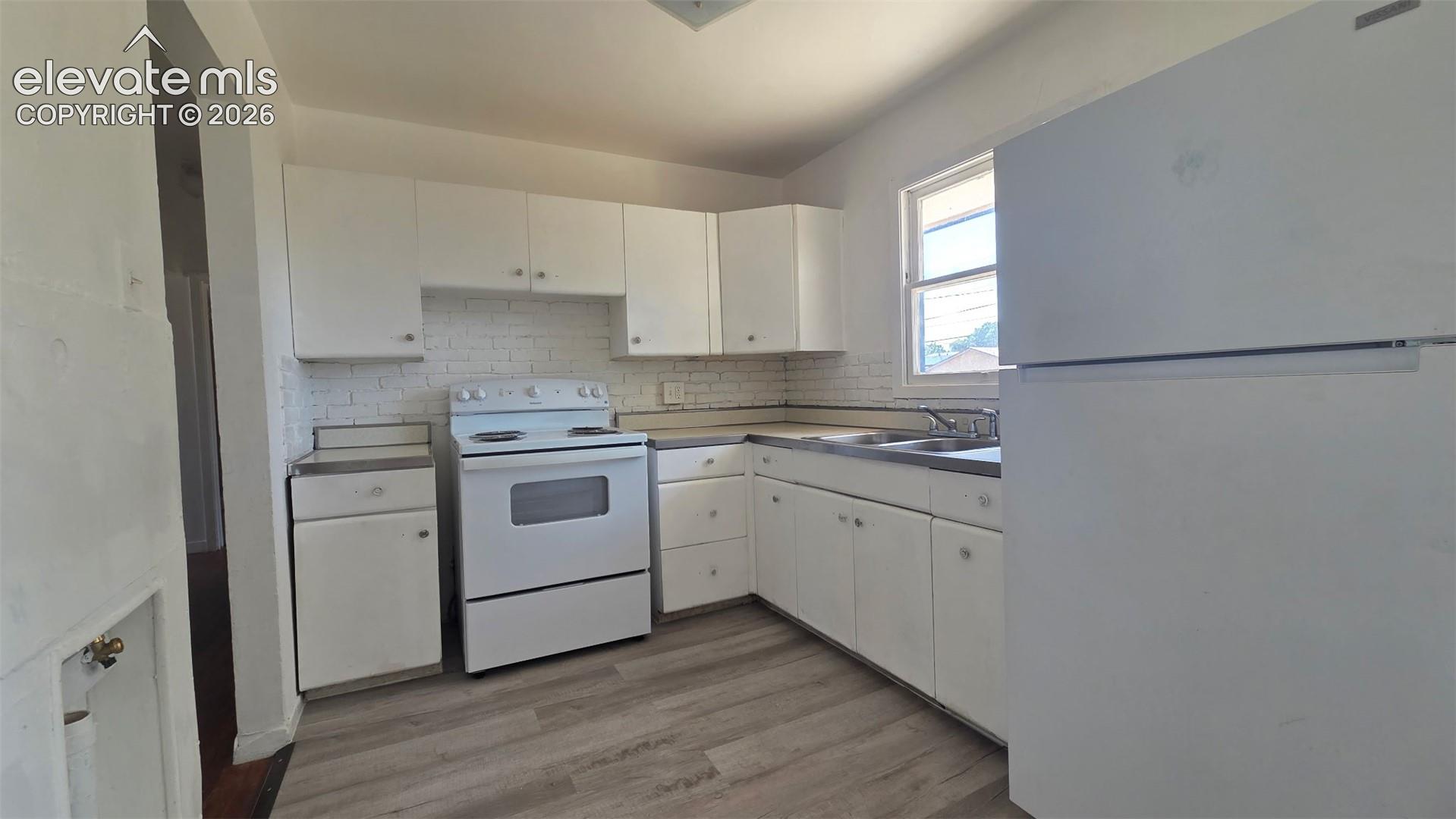 Listing photo 4 for 2640 Forsythia Street