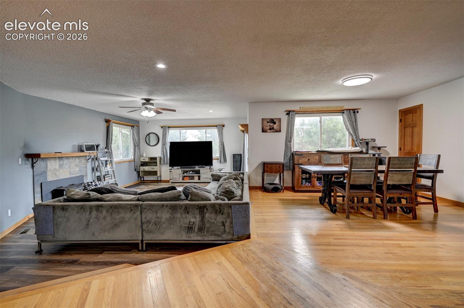 Listing photo 5 for 8170 Valli-Farm Road