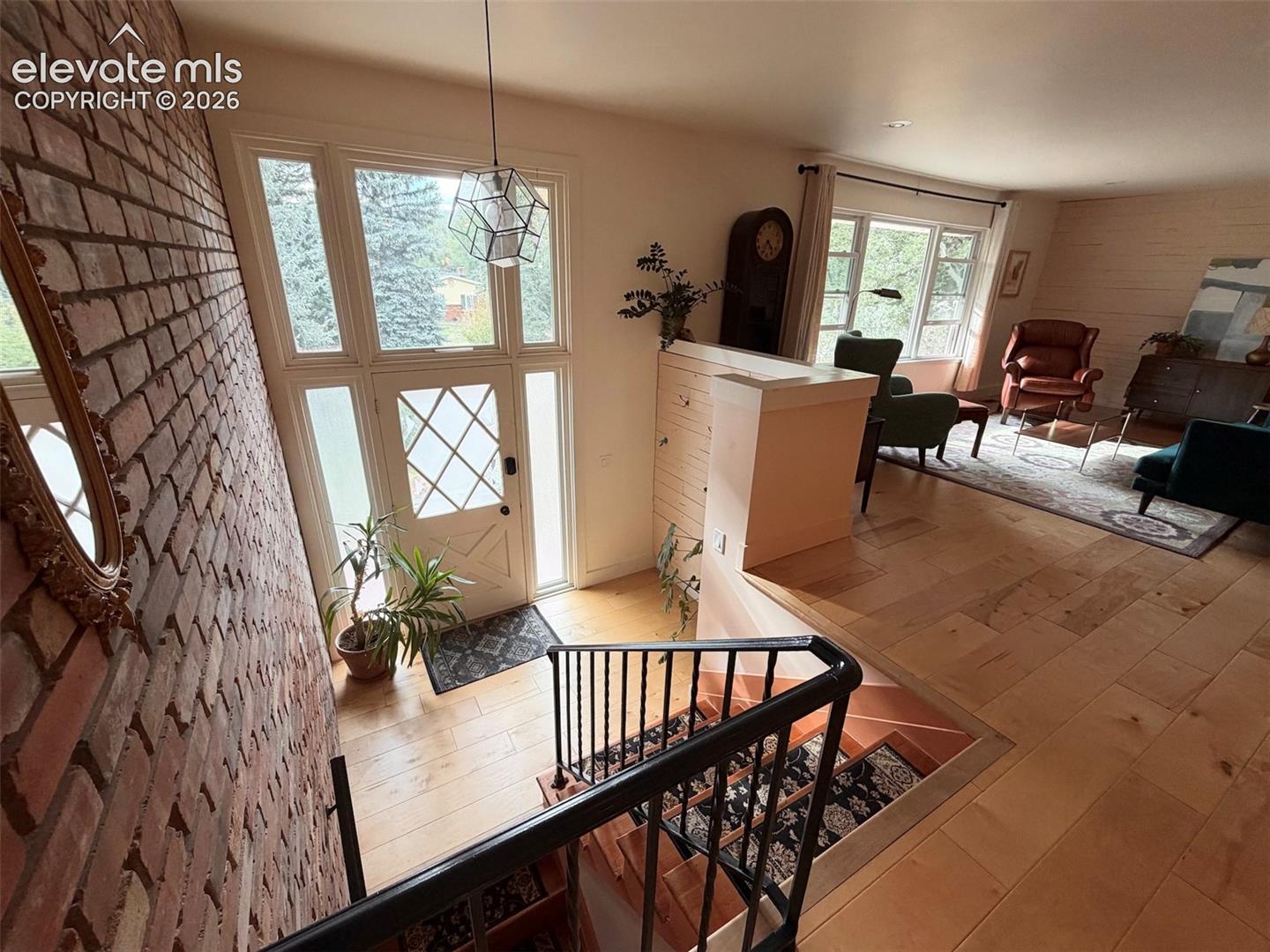 Listing photo 5 for 6827 Rosewood Drive
