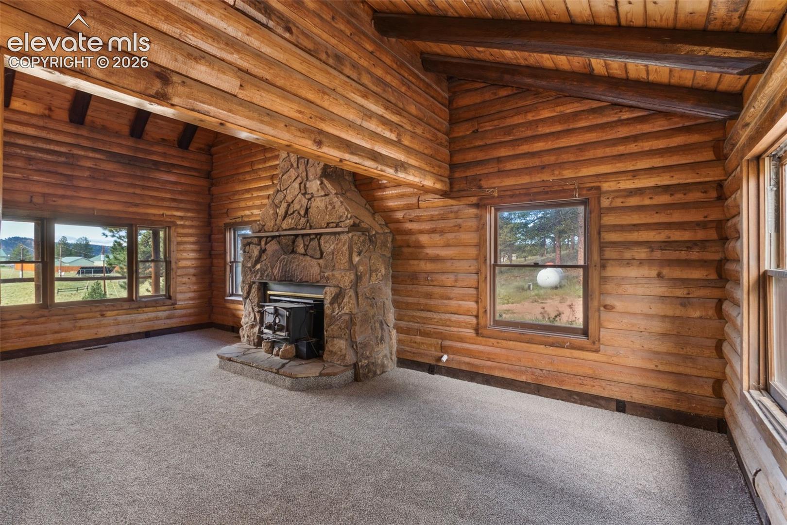 Listing photo 3 for 258 Appian Way