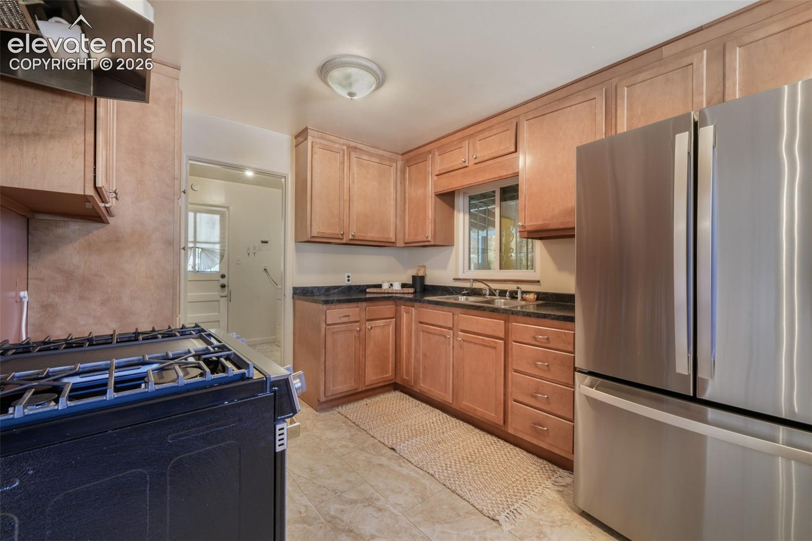 Listing photo 14 for 920 S Canosa Court