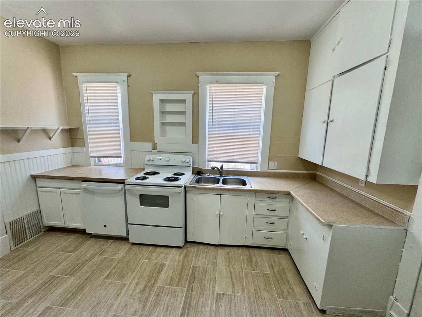 Listing photo 13 for 204 W 15th Street