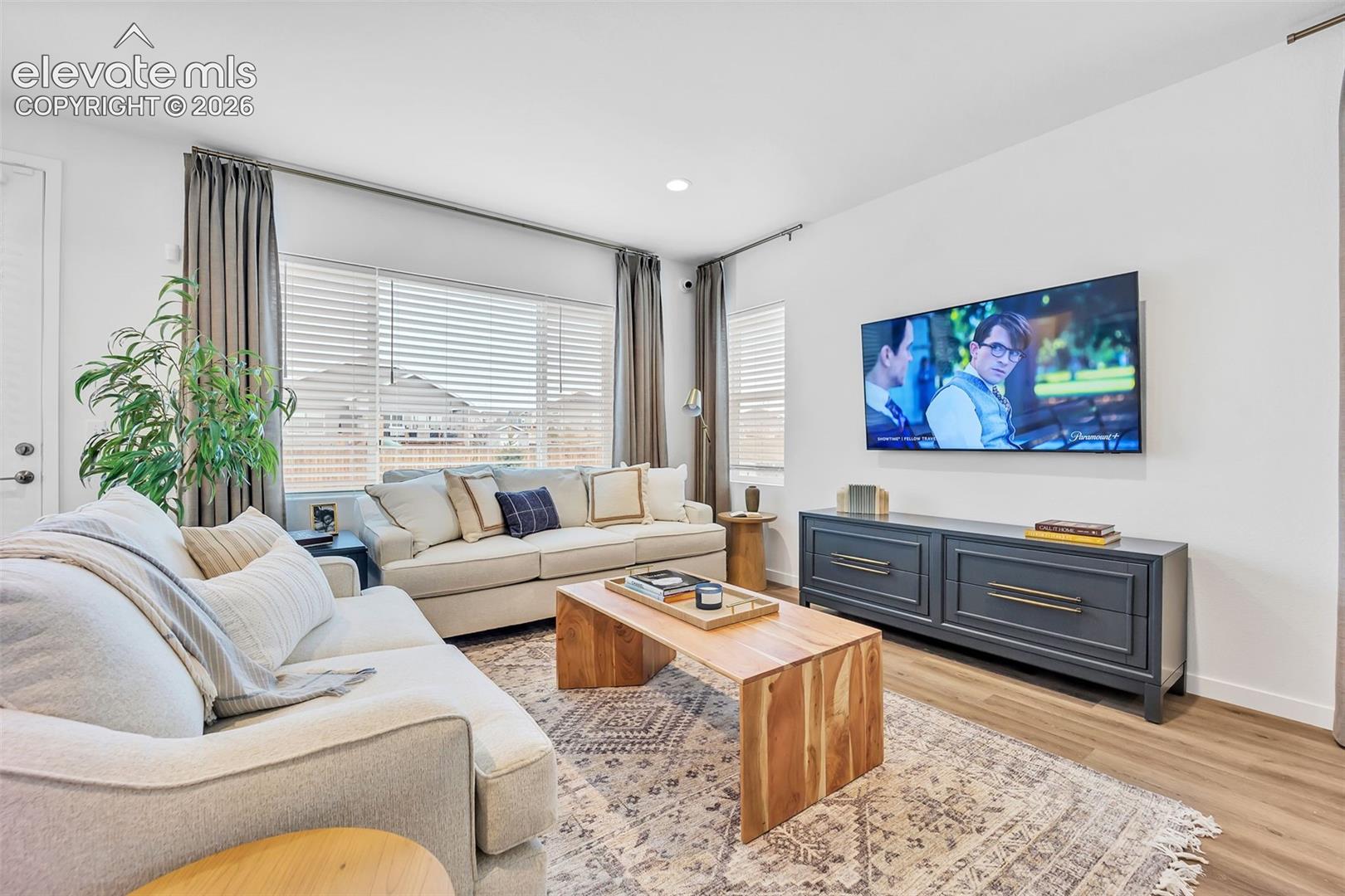 Listing photo 10 for 8180 Manor House Way