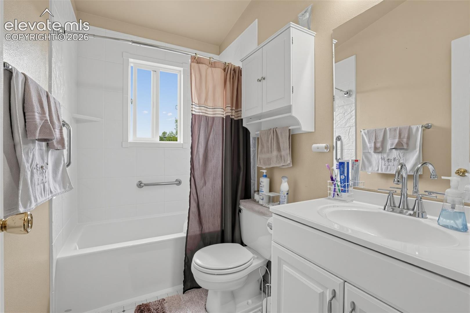 Listing photo 10 for 4565 Howland Street