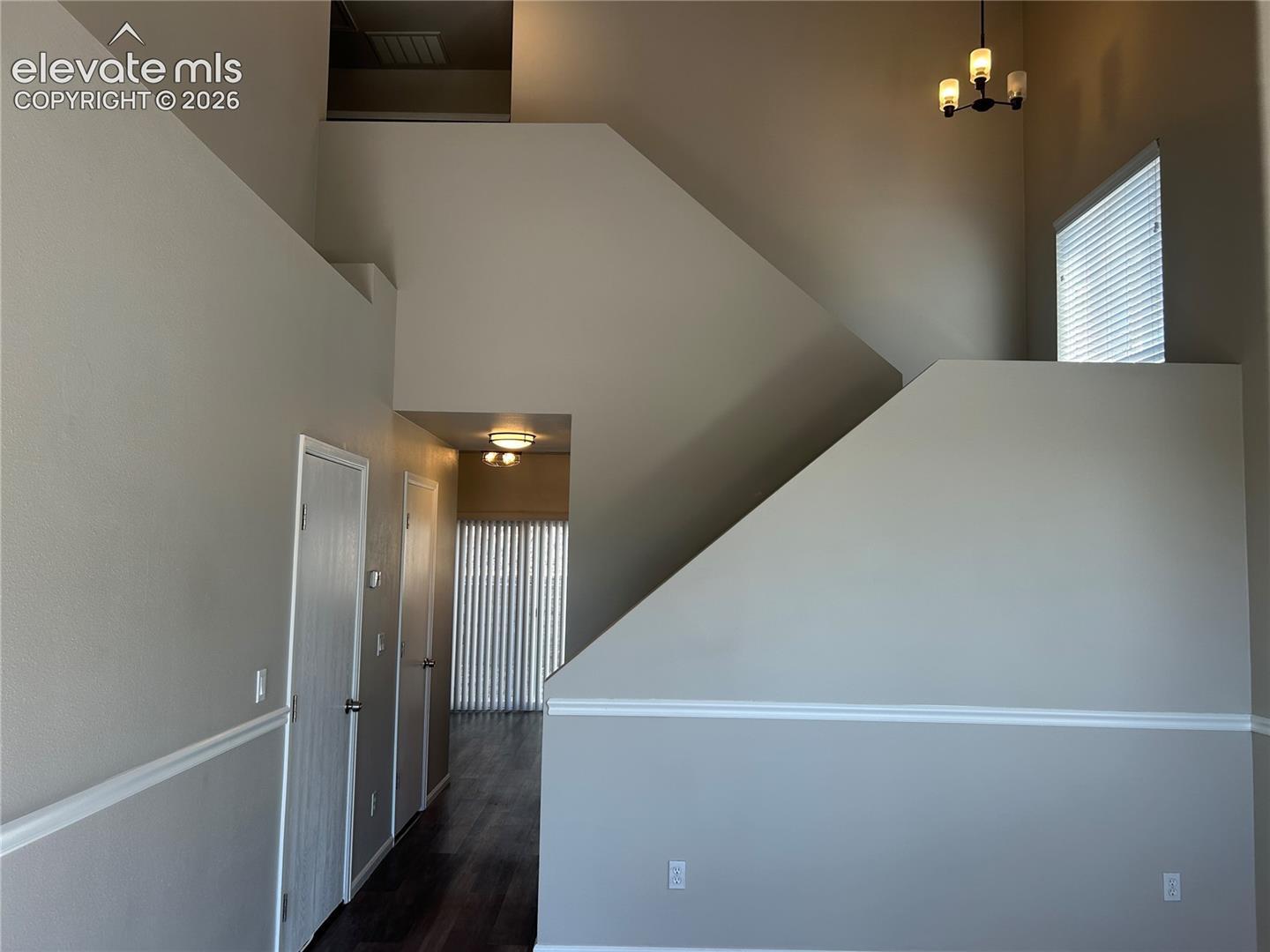 Listing photo 2 for 628 Prairie Star Circle