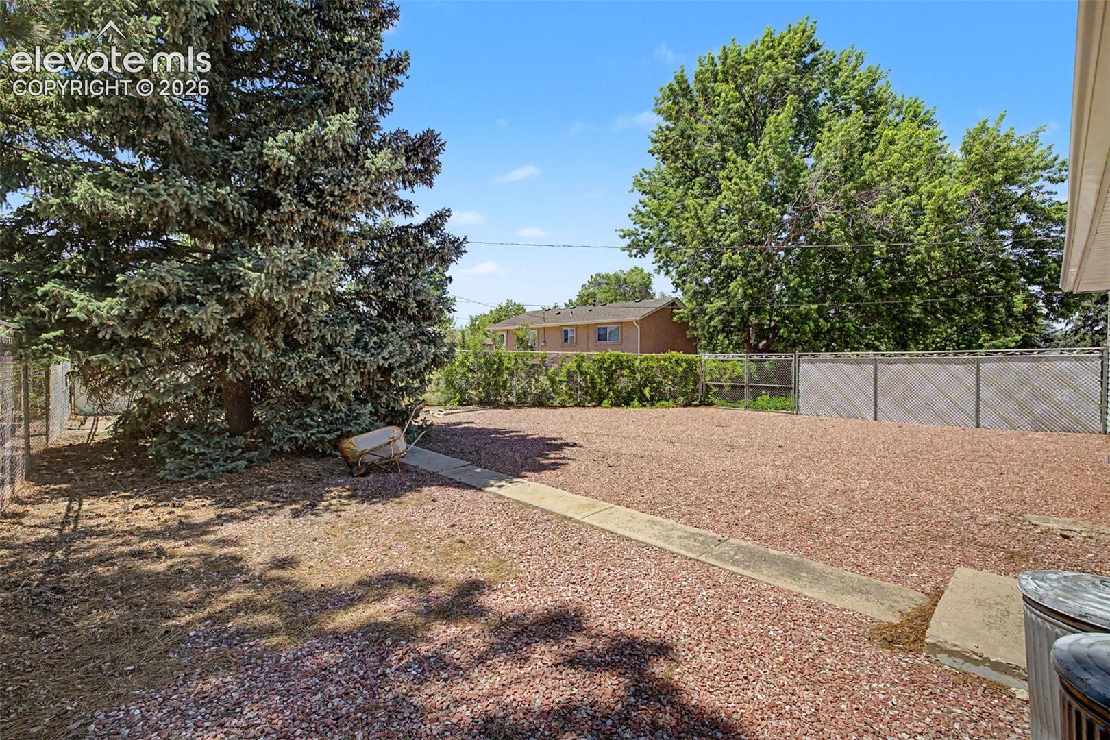Listing photo 43 for 712 Lansing Drive
