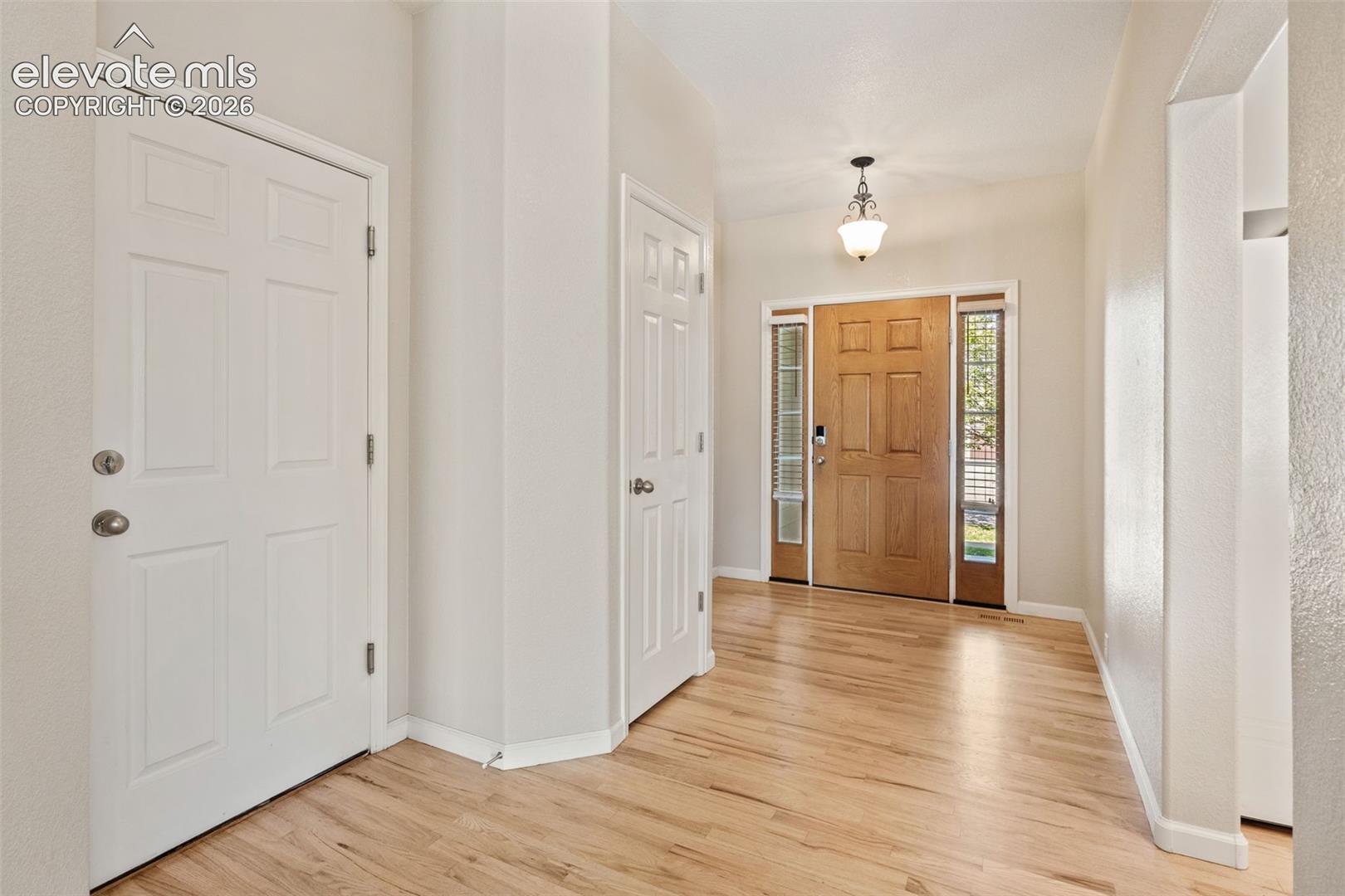 Listing photo 4 for 3595 Shady Rock Drive