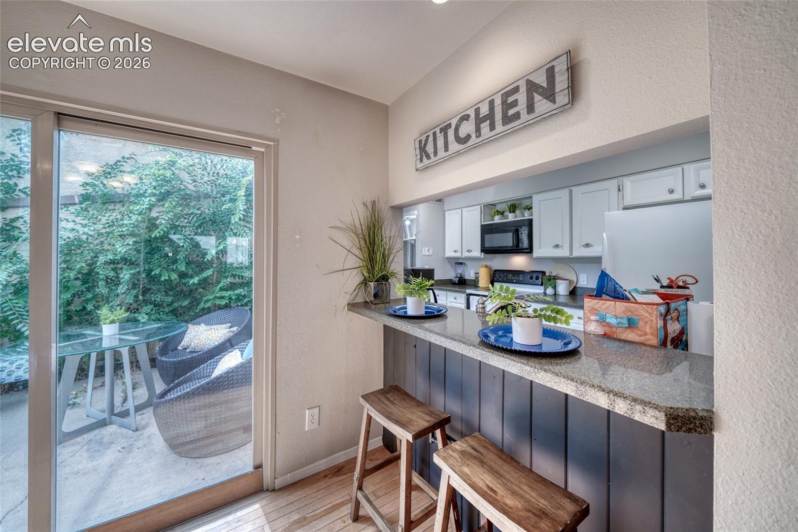 Listing photo 13 for 3330 Templeton Gap Road 31
