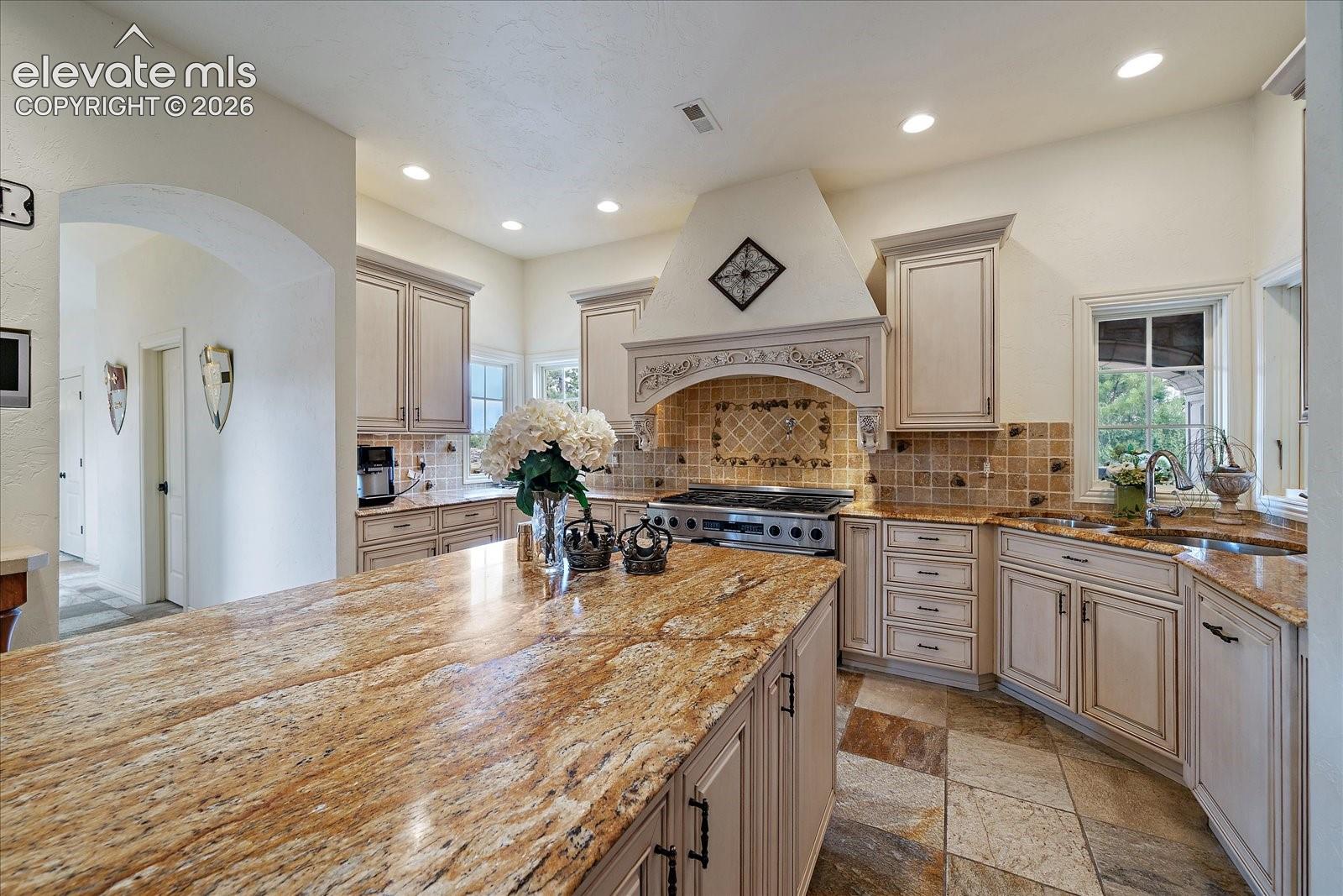 Listing photo 17 for 1175 Castle Pointe Drive