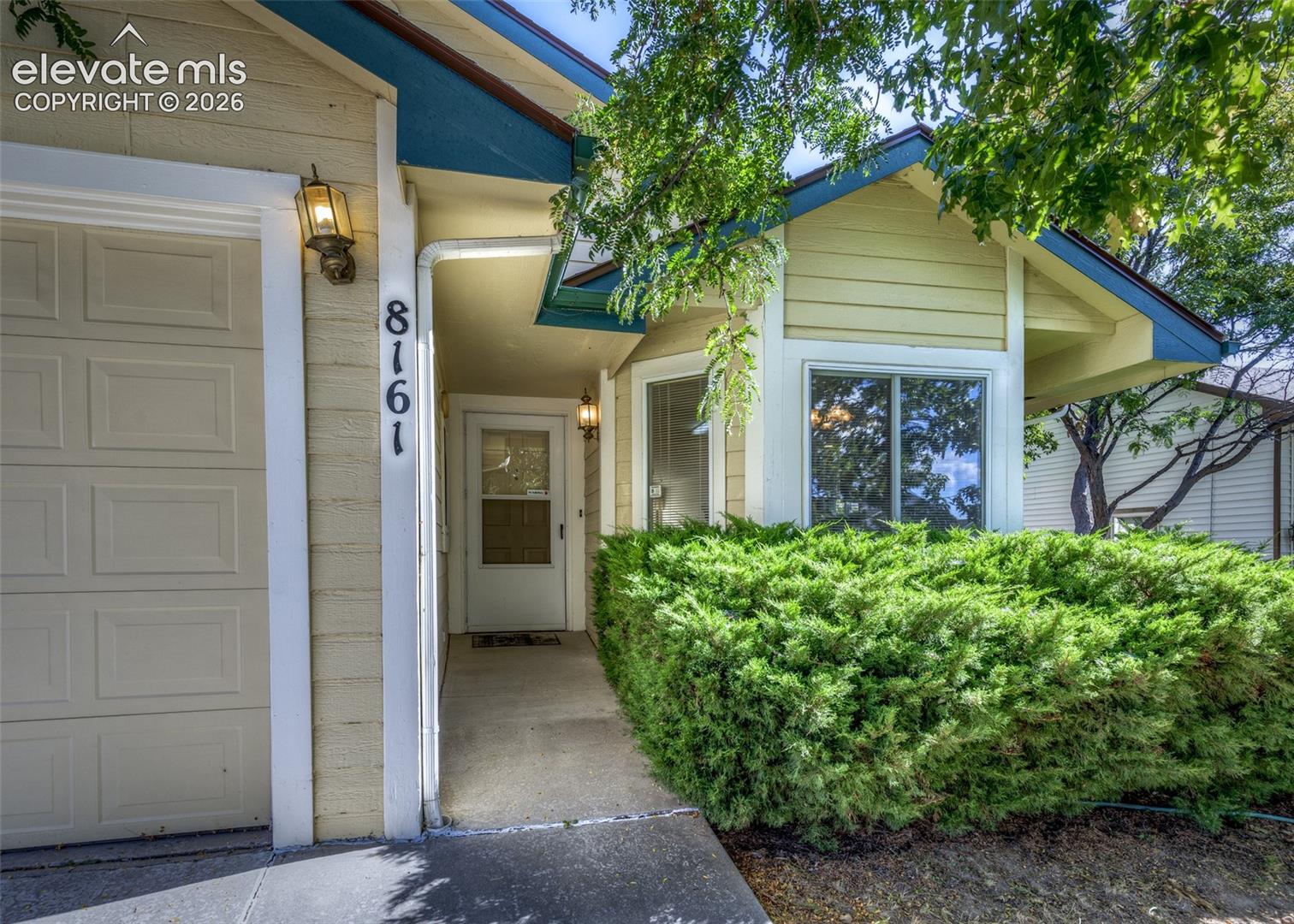 Listing photo 2 for 8161 Scarborough Drive