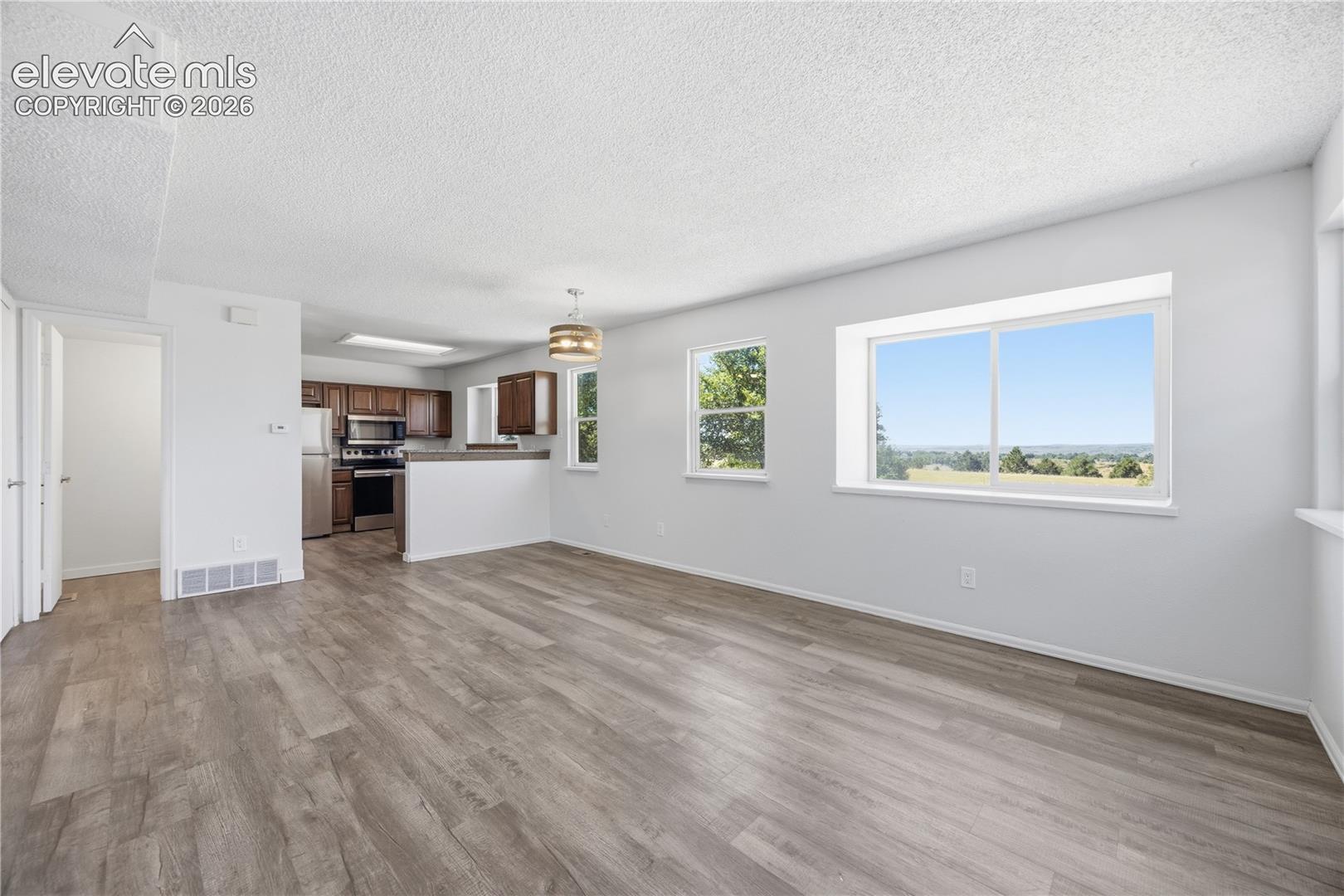 Listing photo 9 for 4571 Sunnyhill Drive