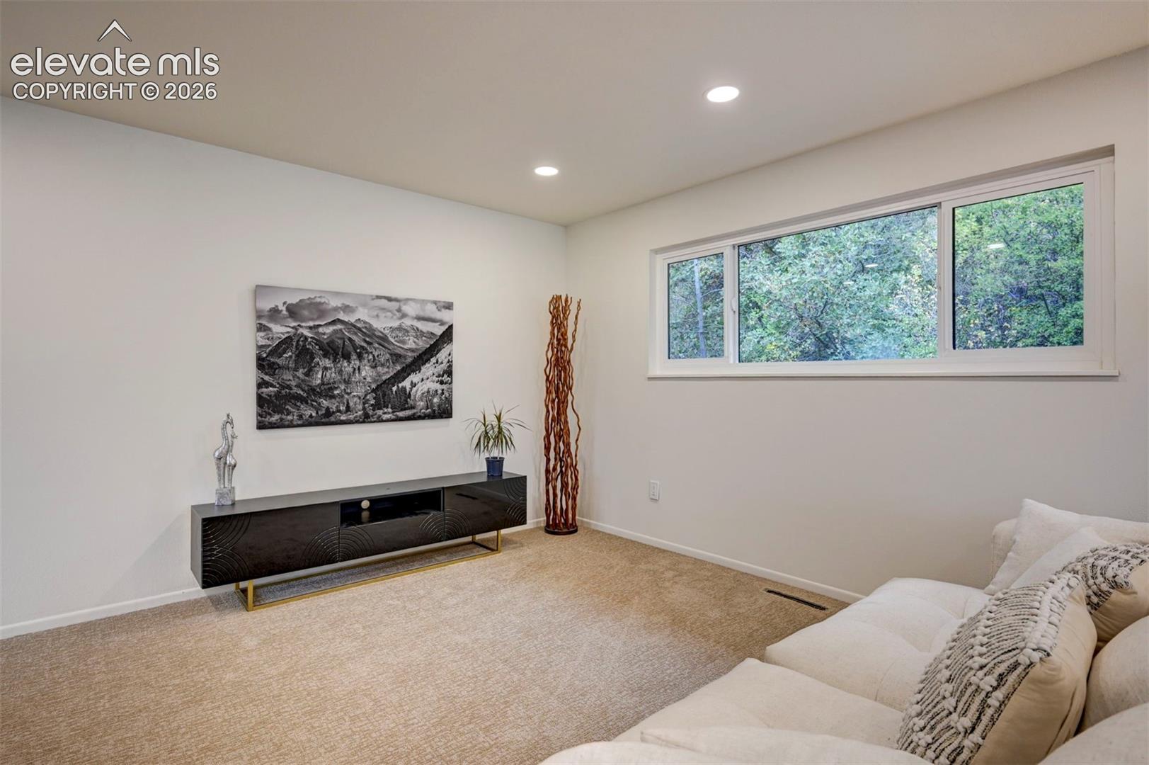 Listing photo 23 for 1018 Zodiac Drive