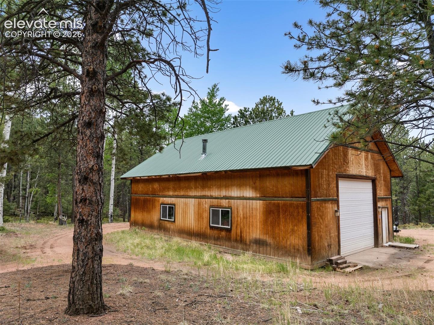 Listing photo 40 for 918 Douglas Fir Drive
