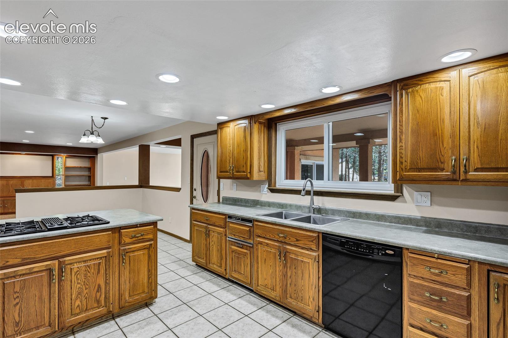 Listing photo 8 for 19295 Rim Of The World Drive
