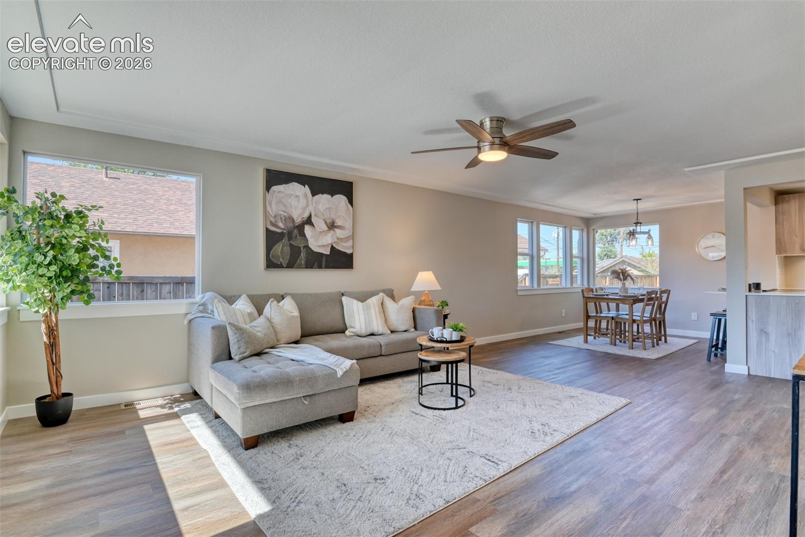Listing photo 4 for 2606 E Boulder Street