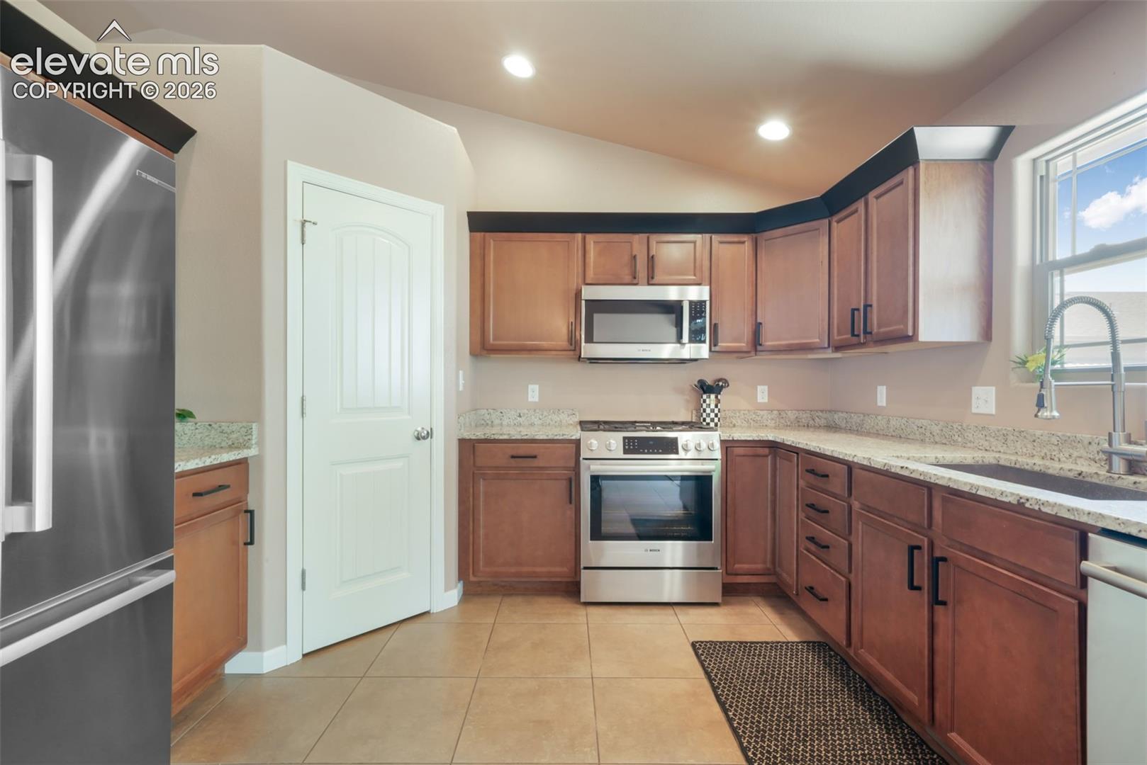 Listing photo 10 for 83 S Golfwood Drive