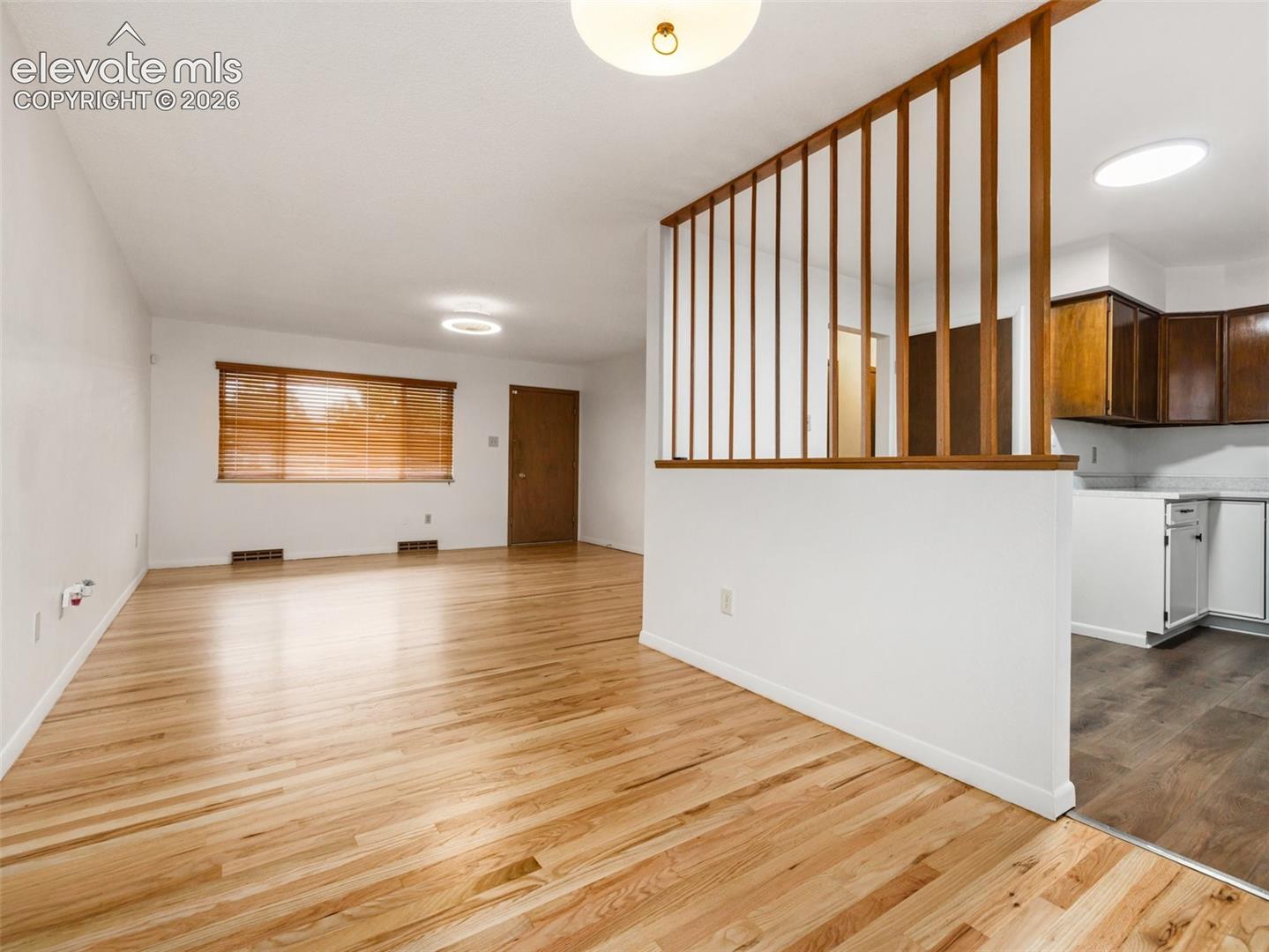 Listing photo 7 for 321 W Adams Avenue