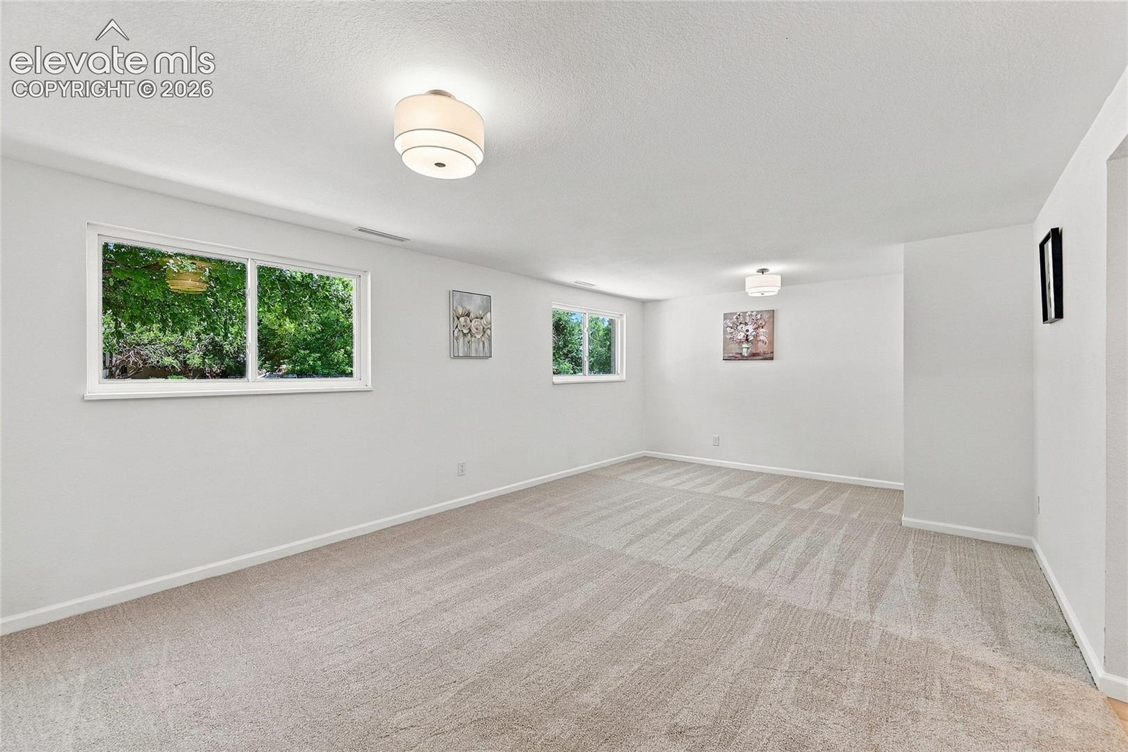 Listing photo 4 for 934 Bowser Drive