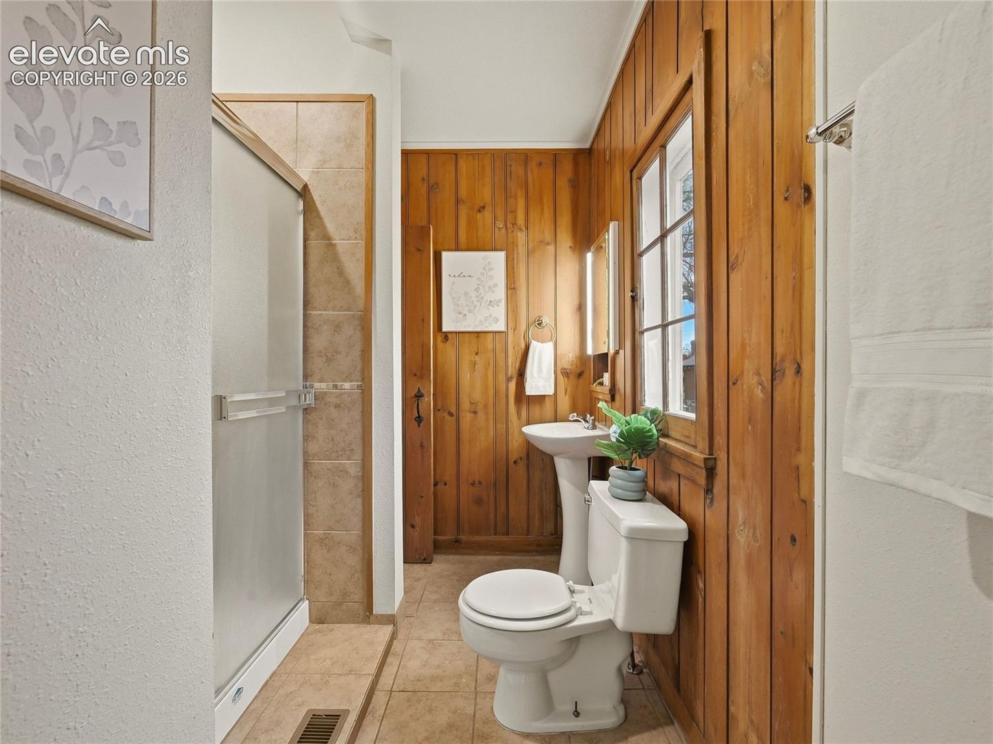 Listing photo 17 for 1912 N Greenwood Street
