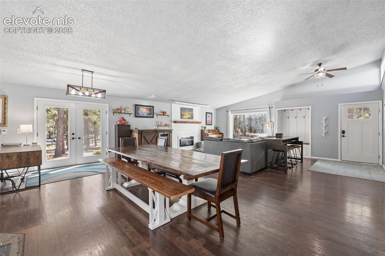 Listing photo 9 for 14015 Timber Grove Lane