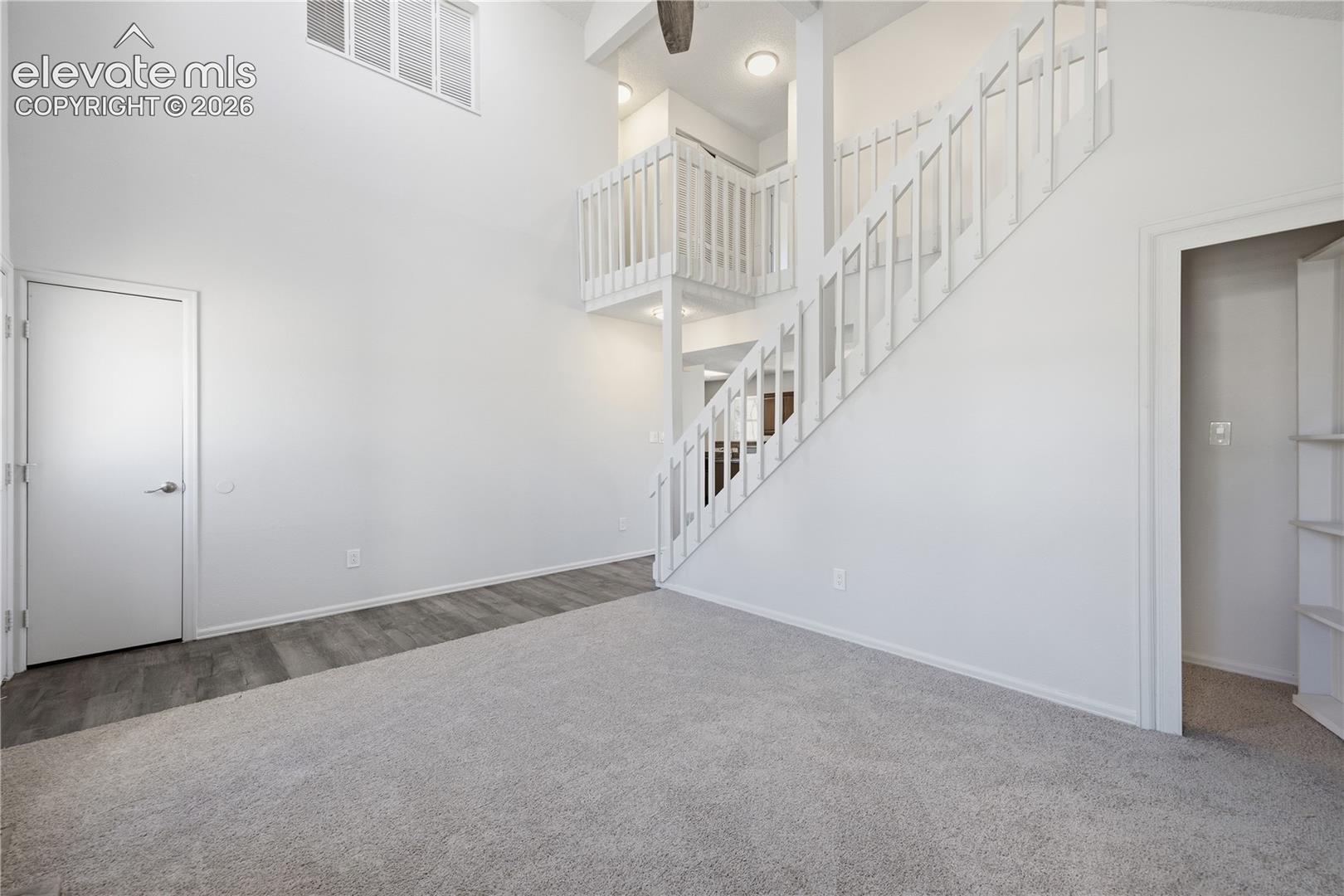 Listing photo 6 for 4571 Sunnyhill Drive