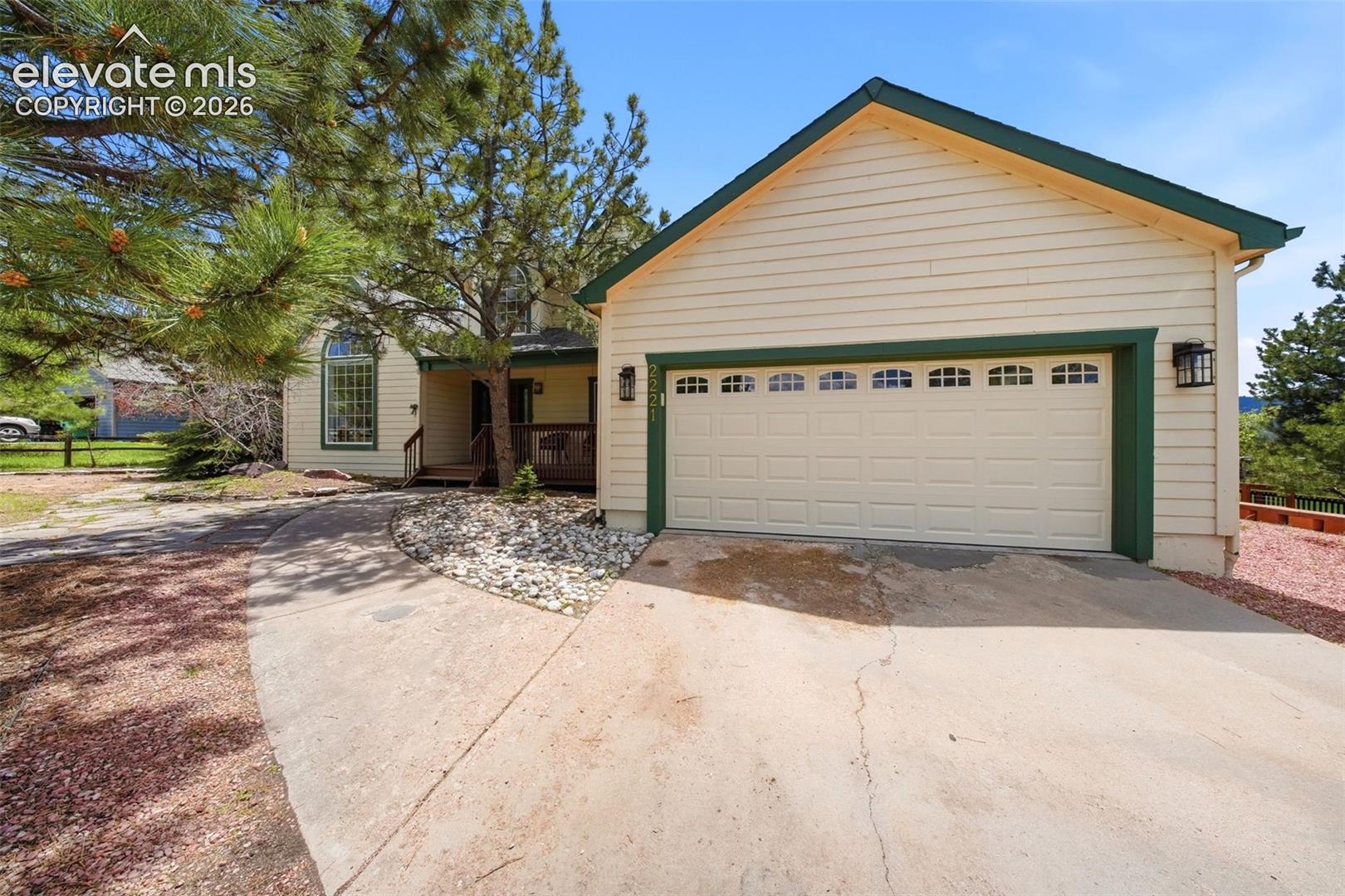Listing photo 6 for 2221 Valley View Drive