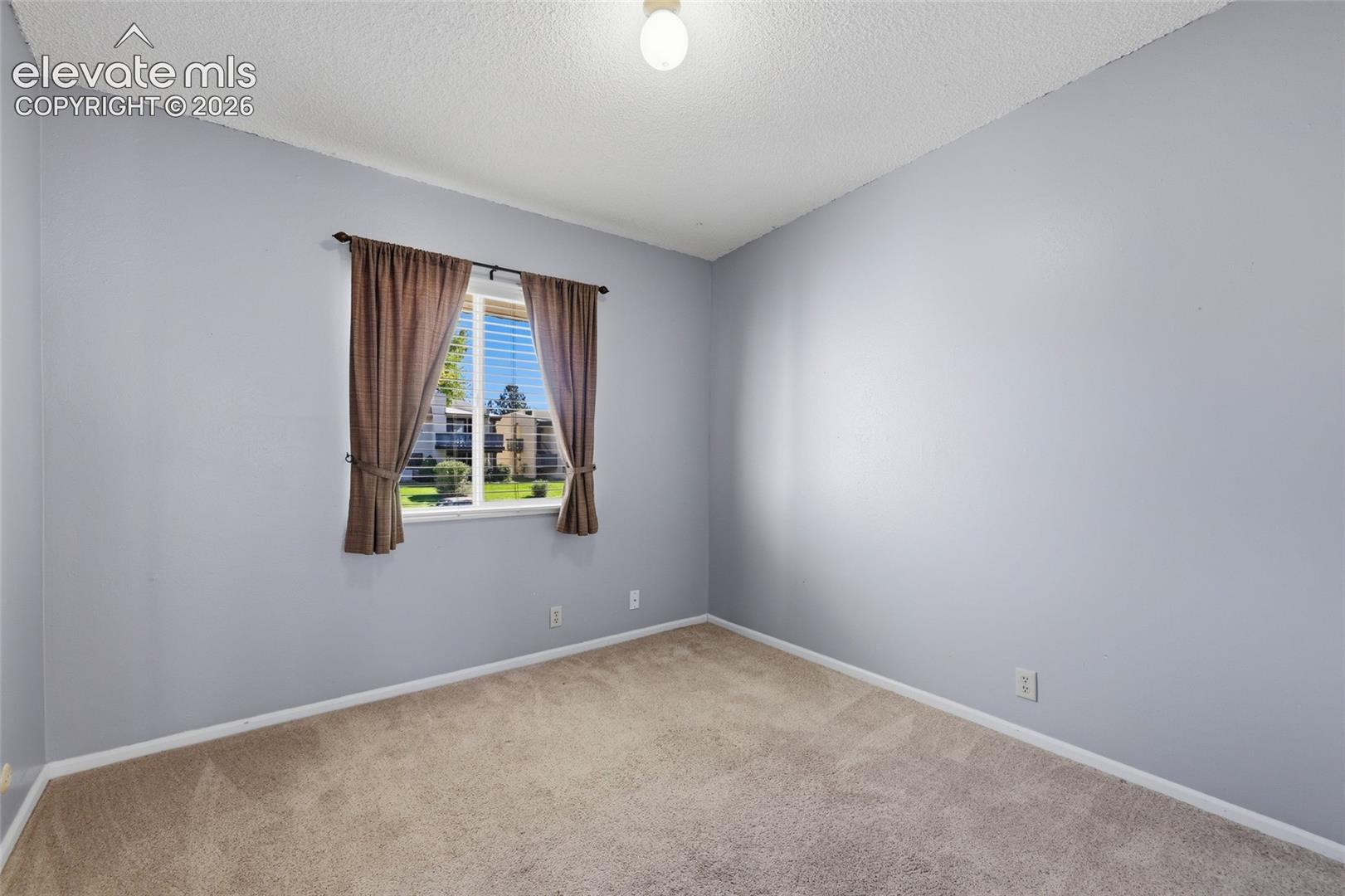 Listing photo 20 for 1062 Fontmore Road C