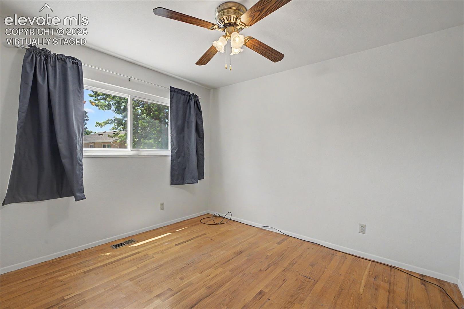 Listing photo 30 for 712 Lansing Drive