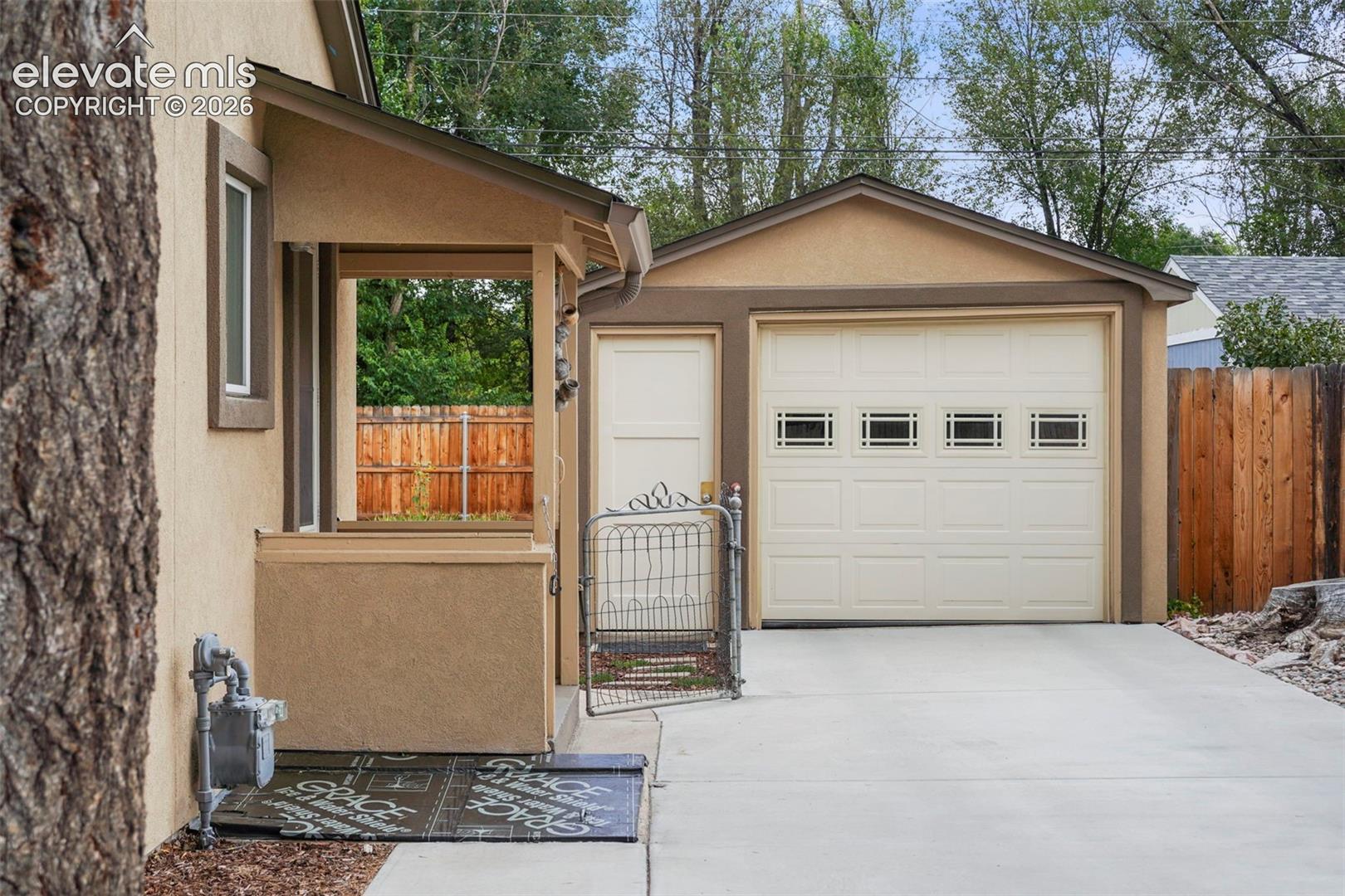 Listing photo 17 for 708 E La Salle Street