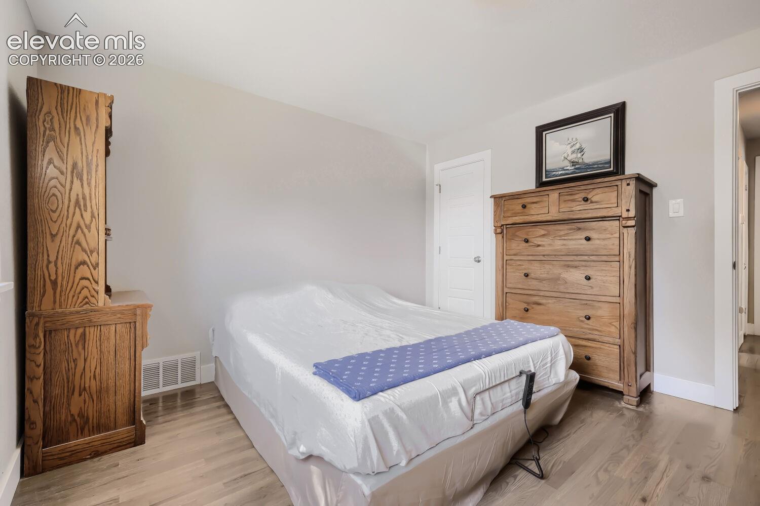 Listing photo 10 for 749 W Corona Avenue