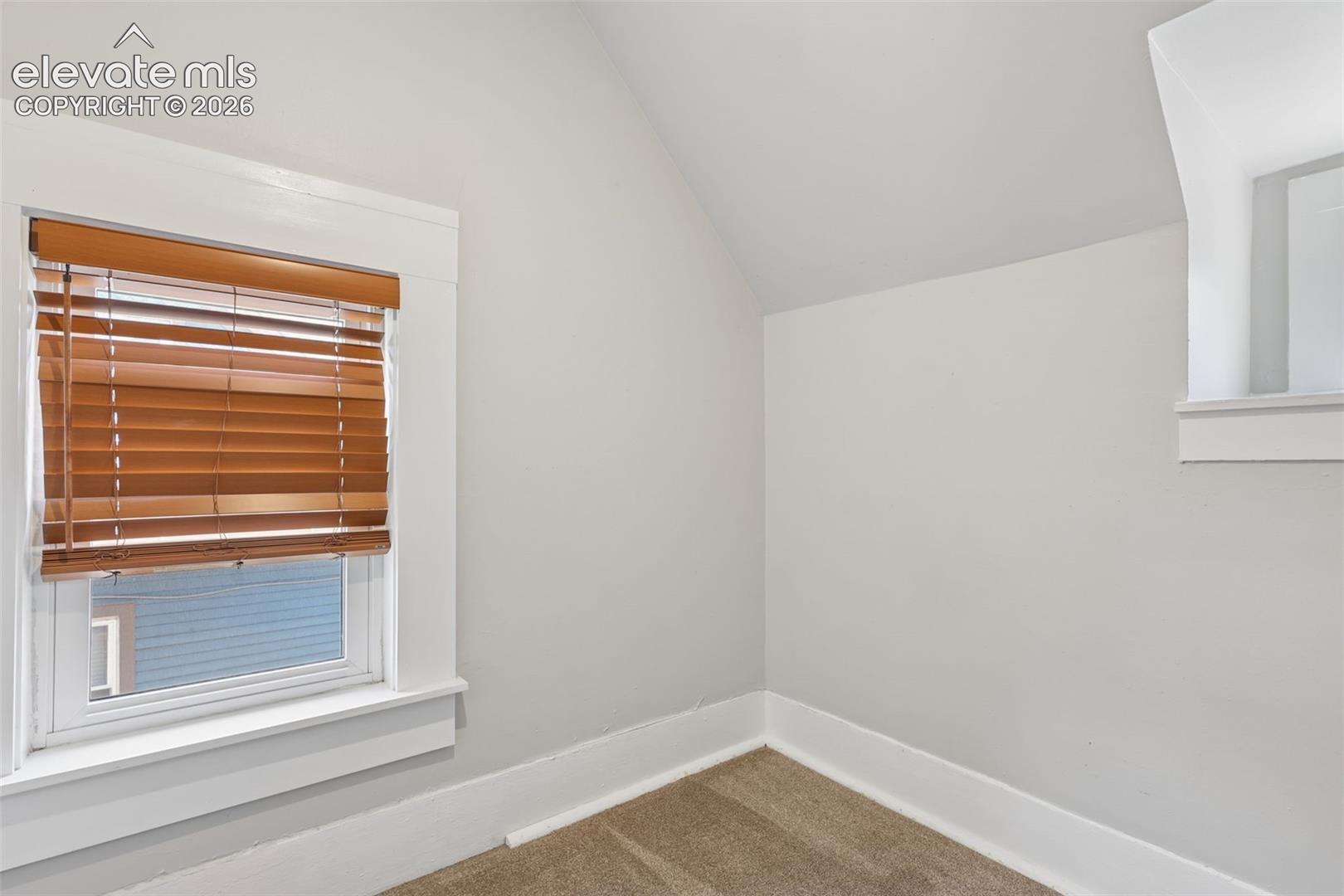 Listing photo 23 for 1812 W Pikes Peak Avenue